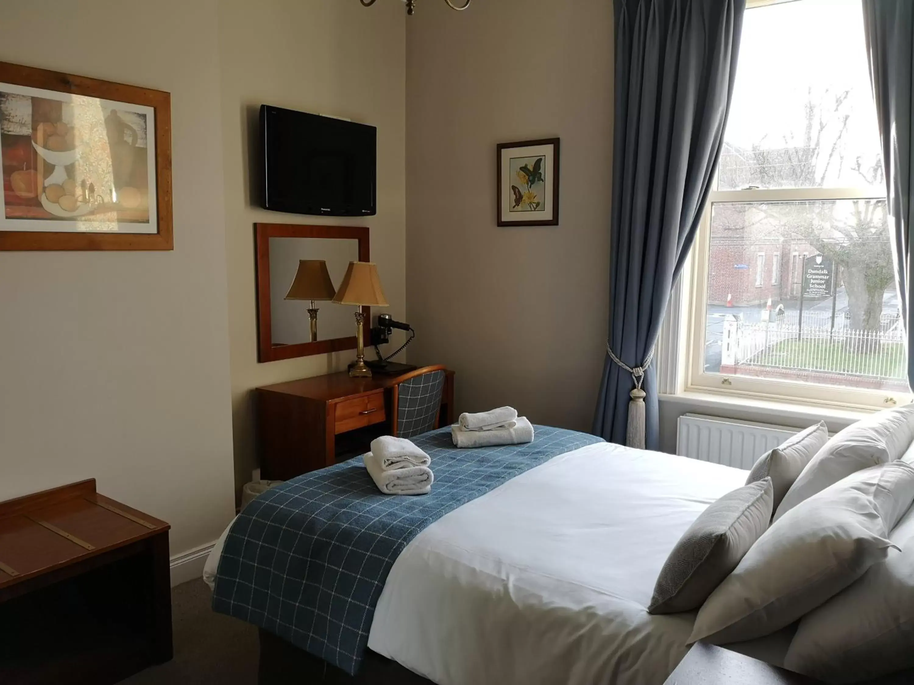 Bedroom, Bed in Glen Gat House