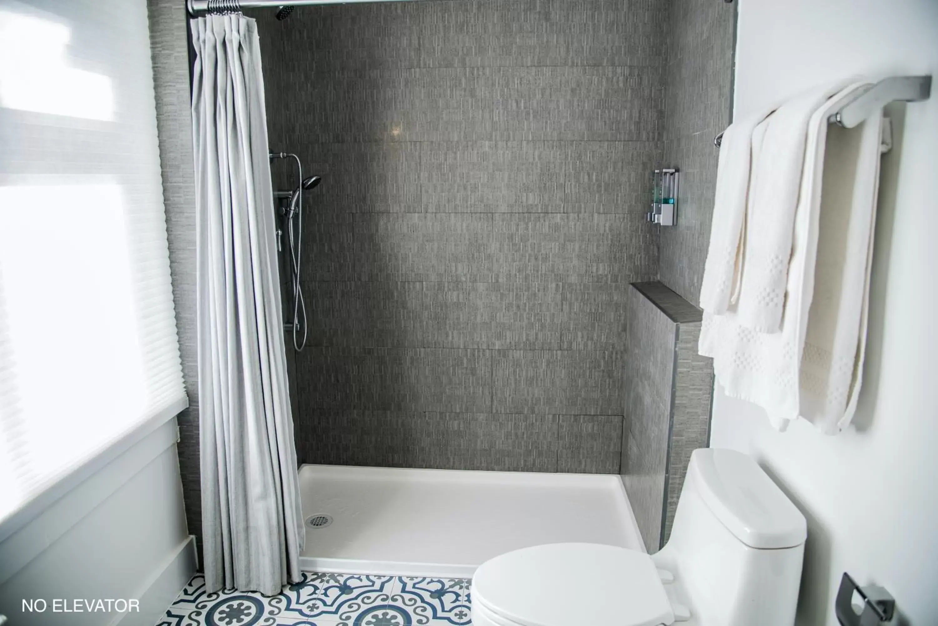 Shower, Bathroom in Cedar Gables Inn
