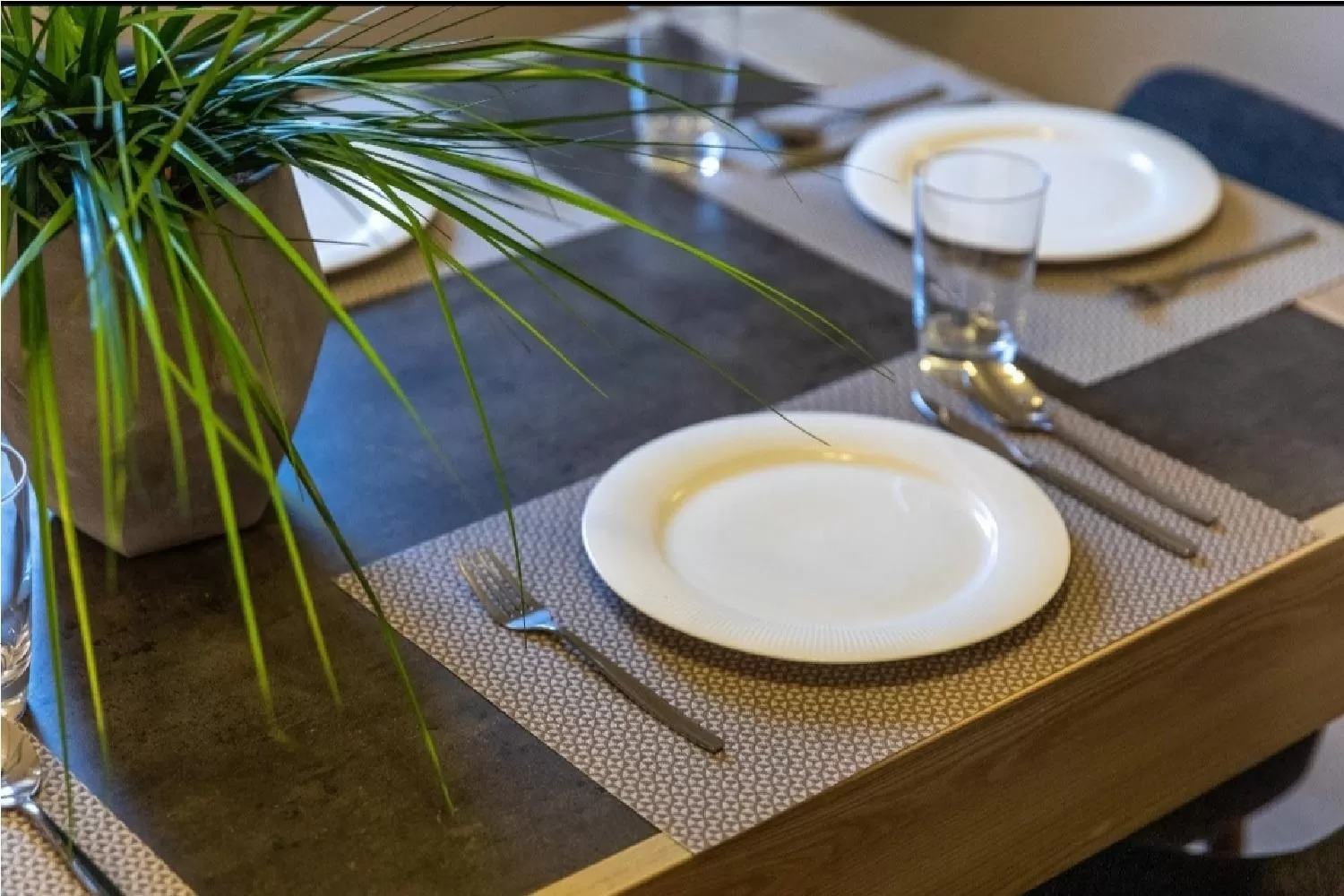 Dining area in Montecito Apartments