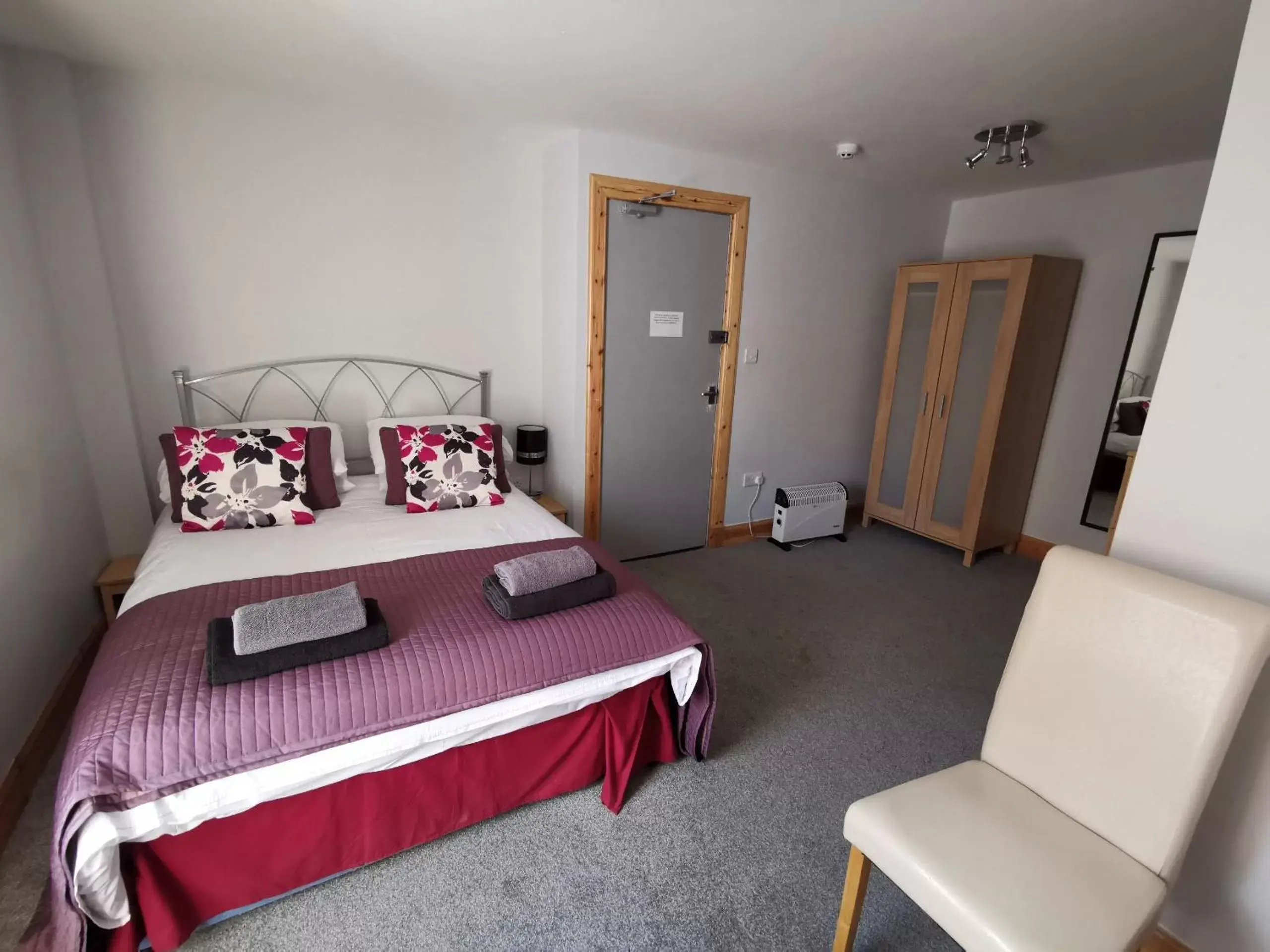 Double Room with Private Bathroom in St Ronan's Hotel