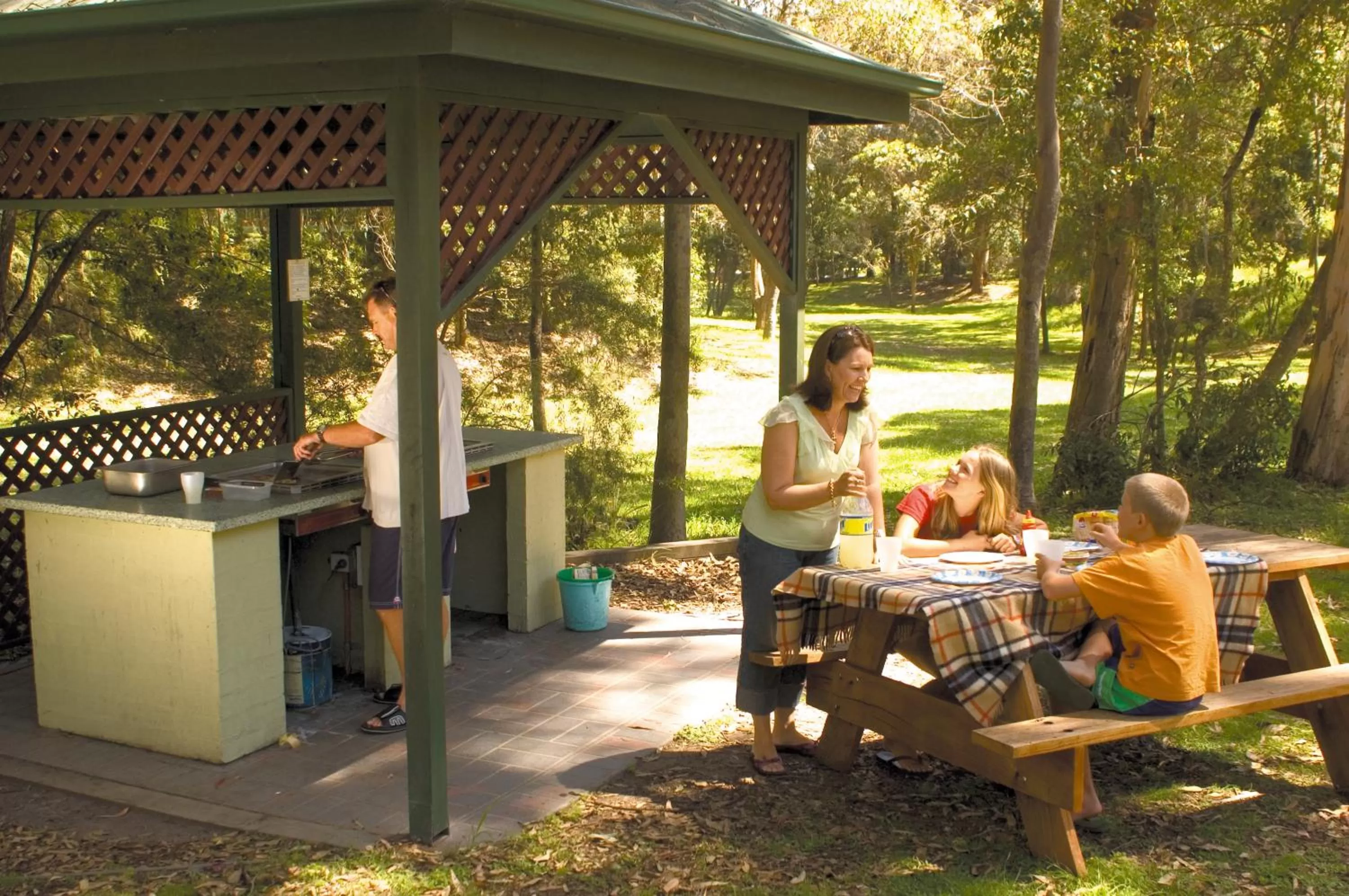 BBQ facilities in Stay At Raffertys Resort