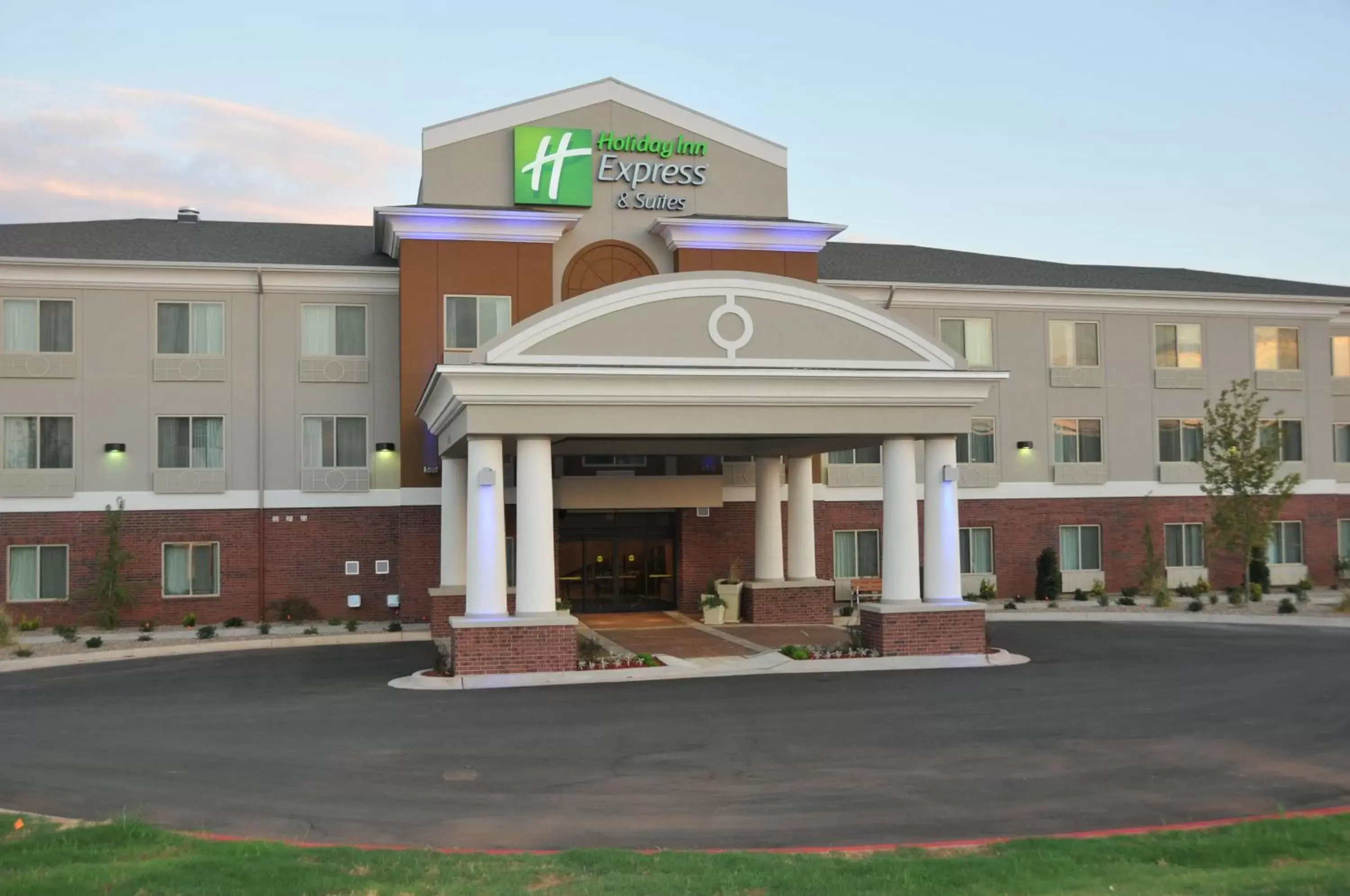 Property building in Holiday Inn Express & Suites Clinton, an IHG Hotel
