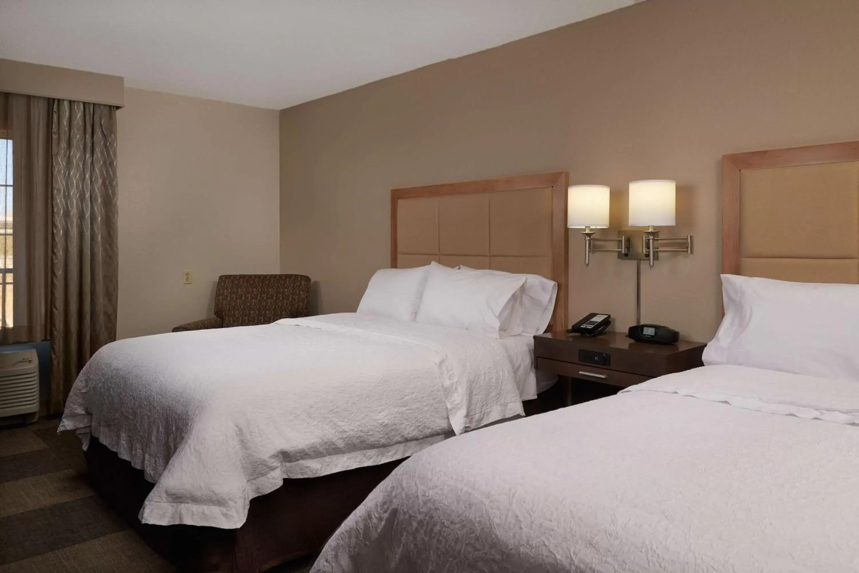 Bed in Hampton Inn & Suites Phoenix/Scottsdale