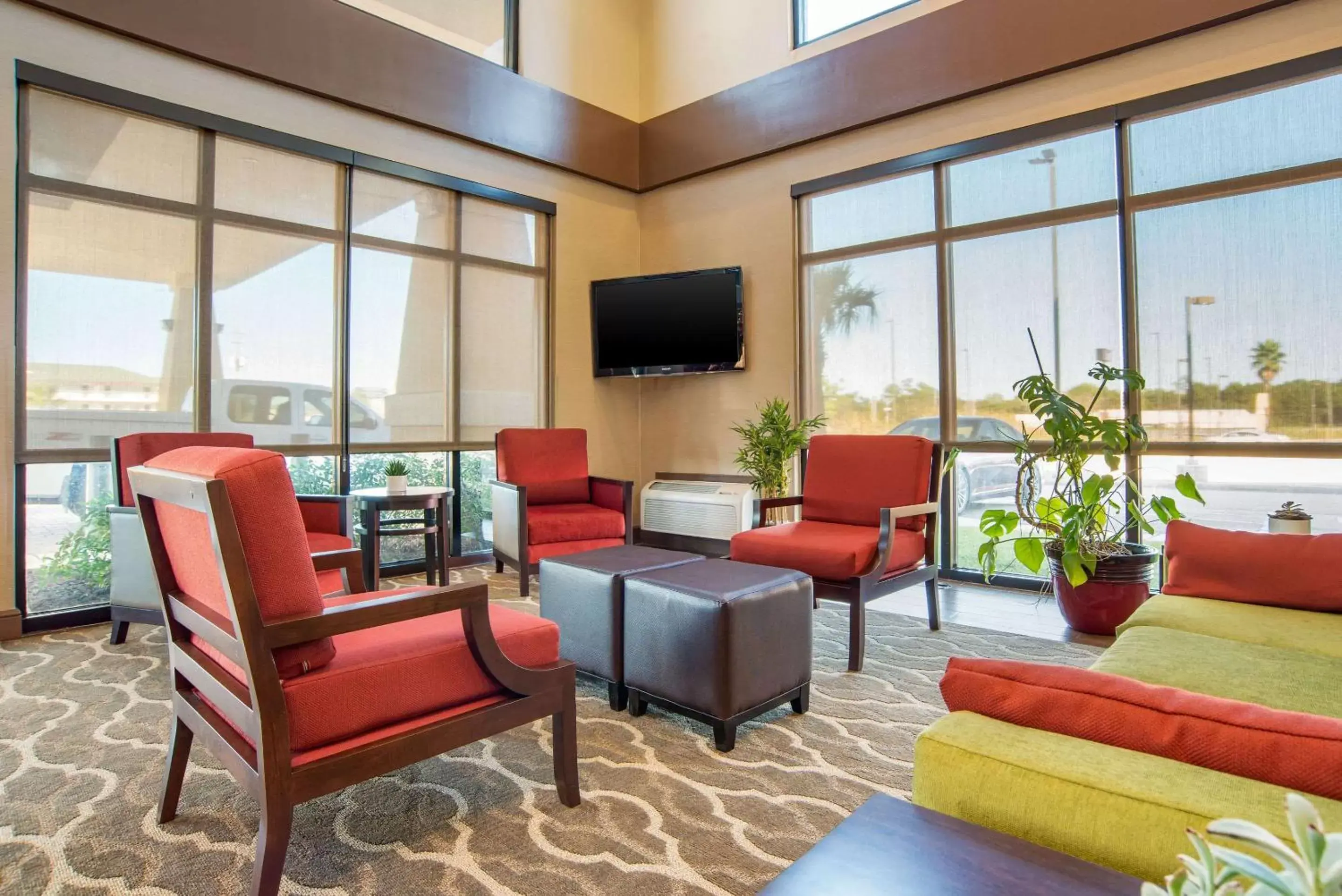 Lobby or reception, Seating Area in Comfort Suites Gulfport