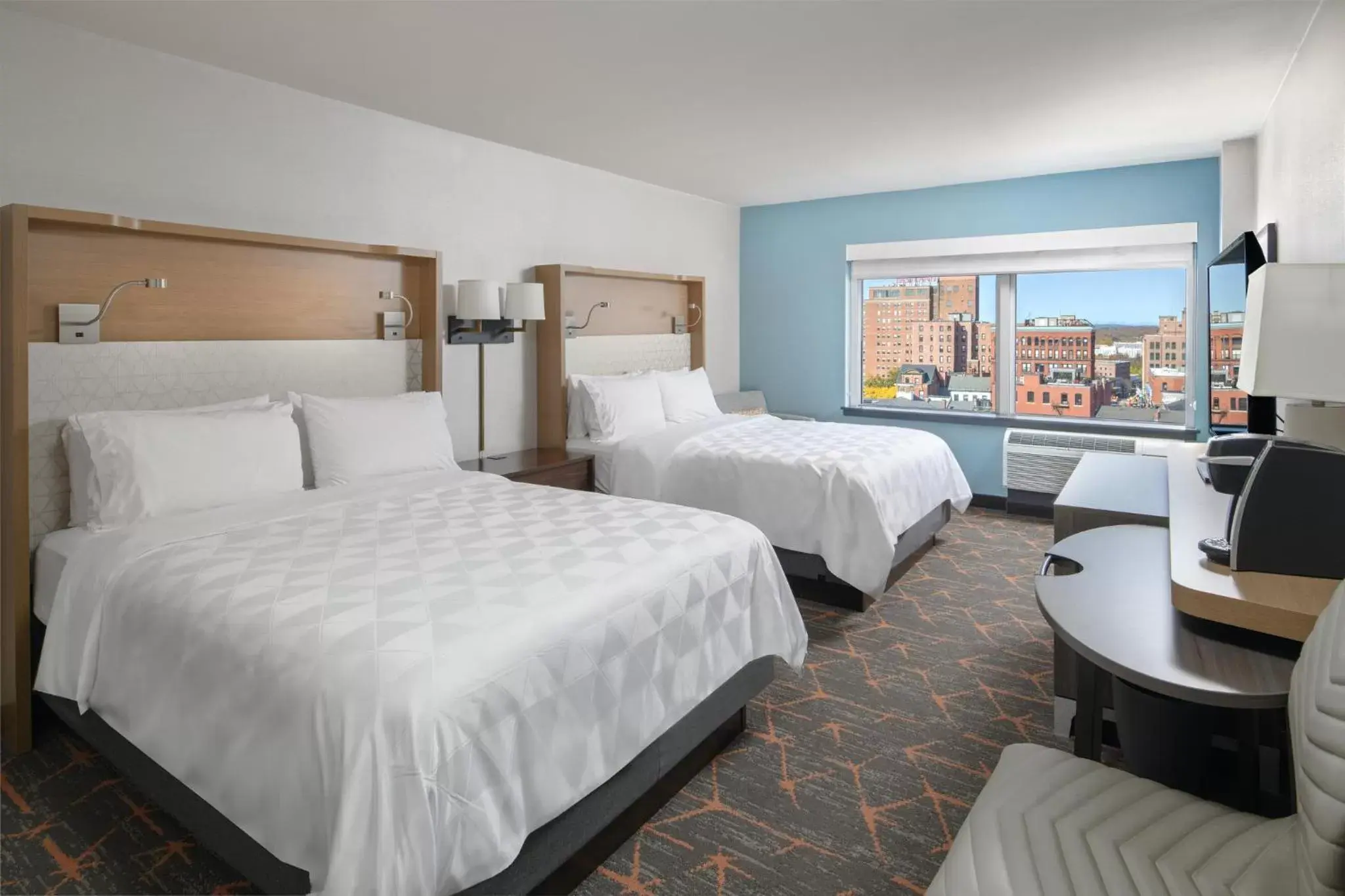 Photo of the whole room in Holiday Inn Portland-By the Bay, an IHG Hotel