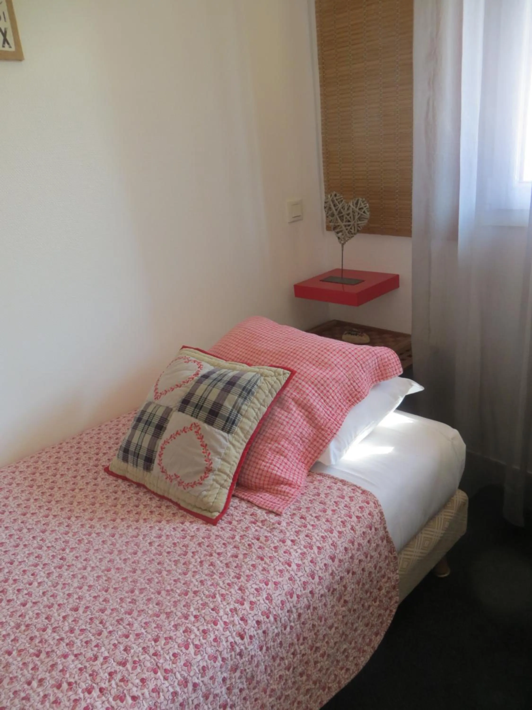 Bed in Hôtel Les Embruns Sables d'Olonne