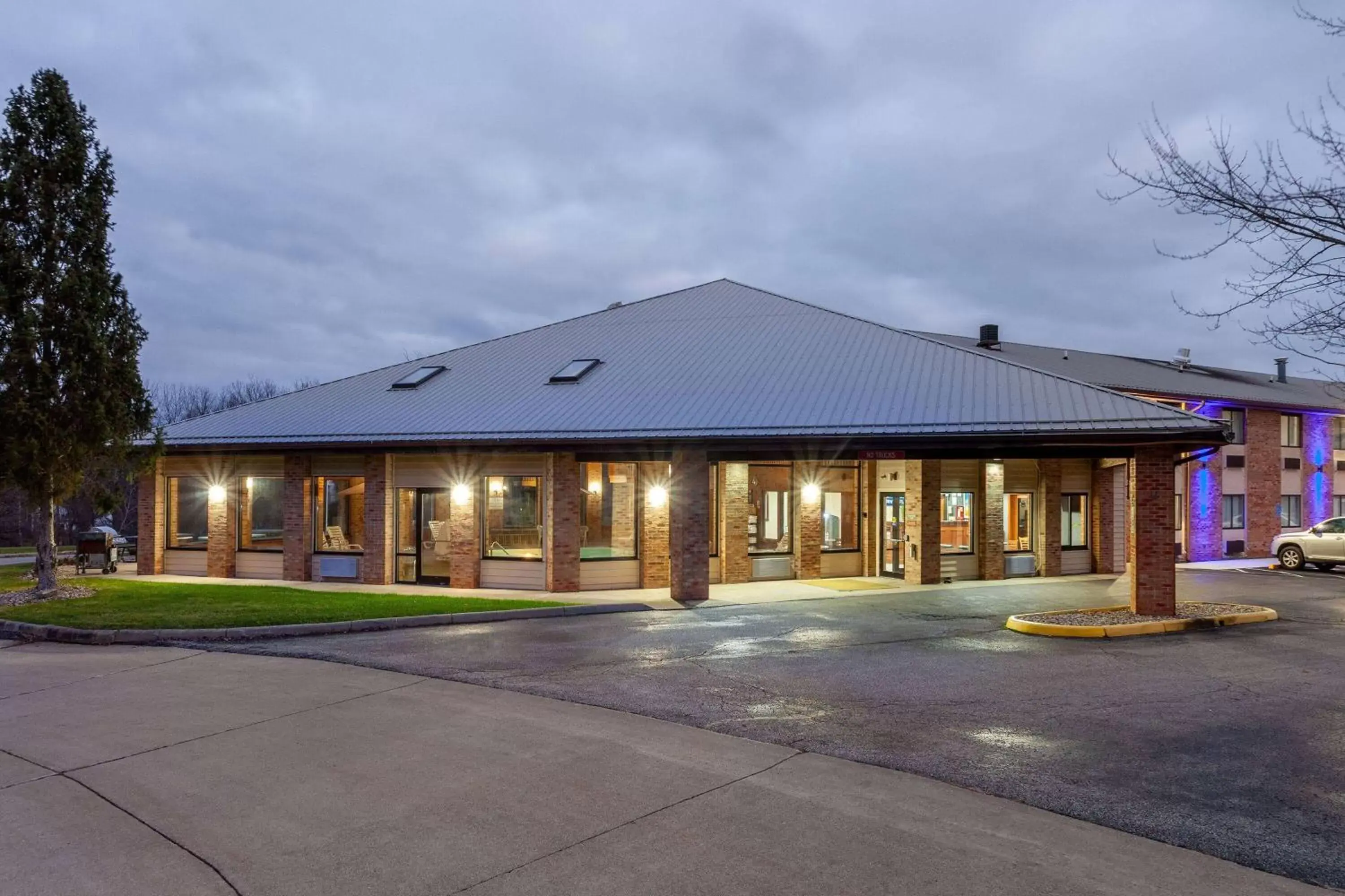 Property building in Days Inn by Wyndham Wooster Property building in Days Inn by Wyndham Wooster