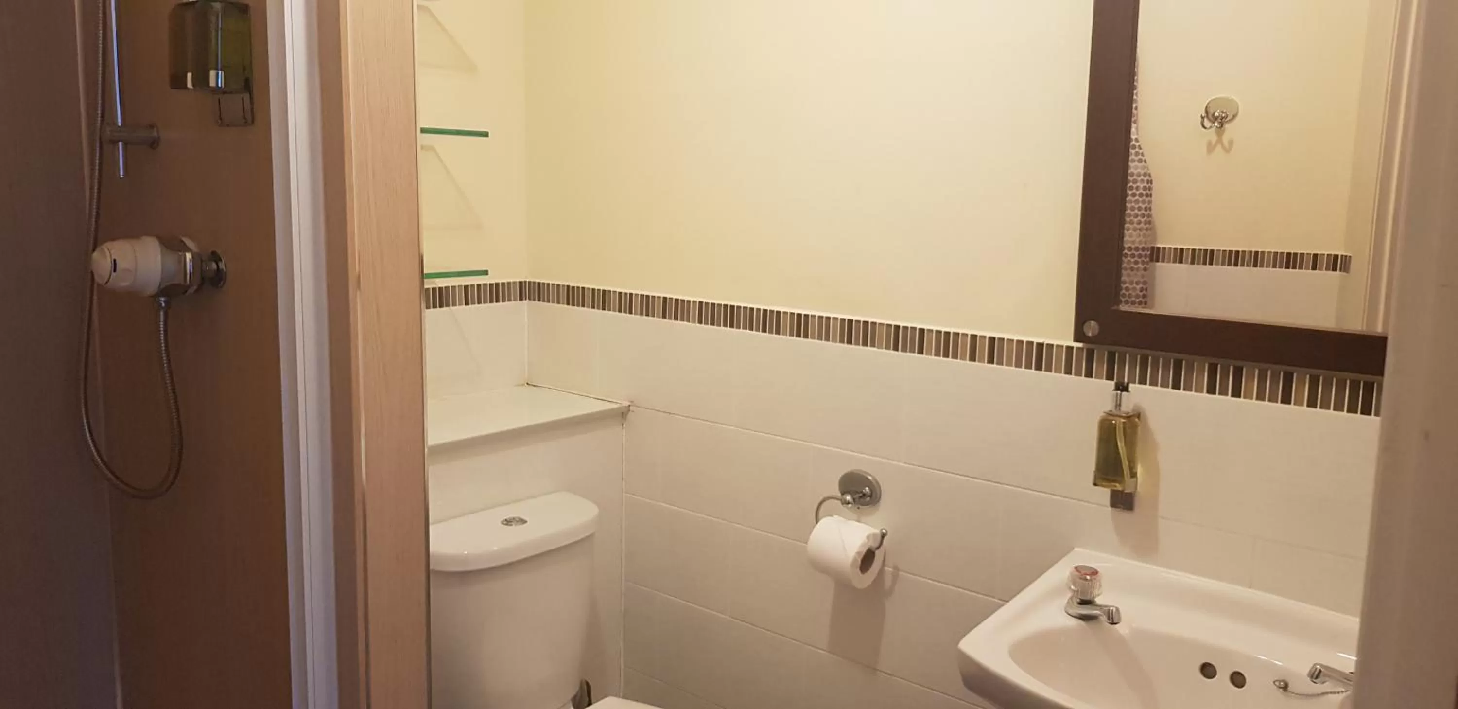 Bathroom in Aberdeen House