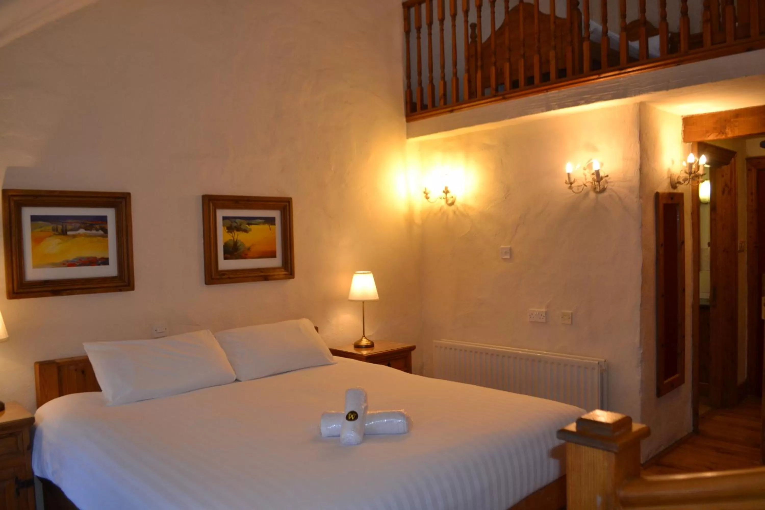 Bed in Walsh's Hotel and Apartments