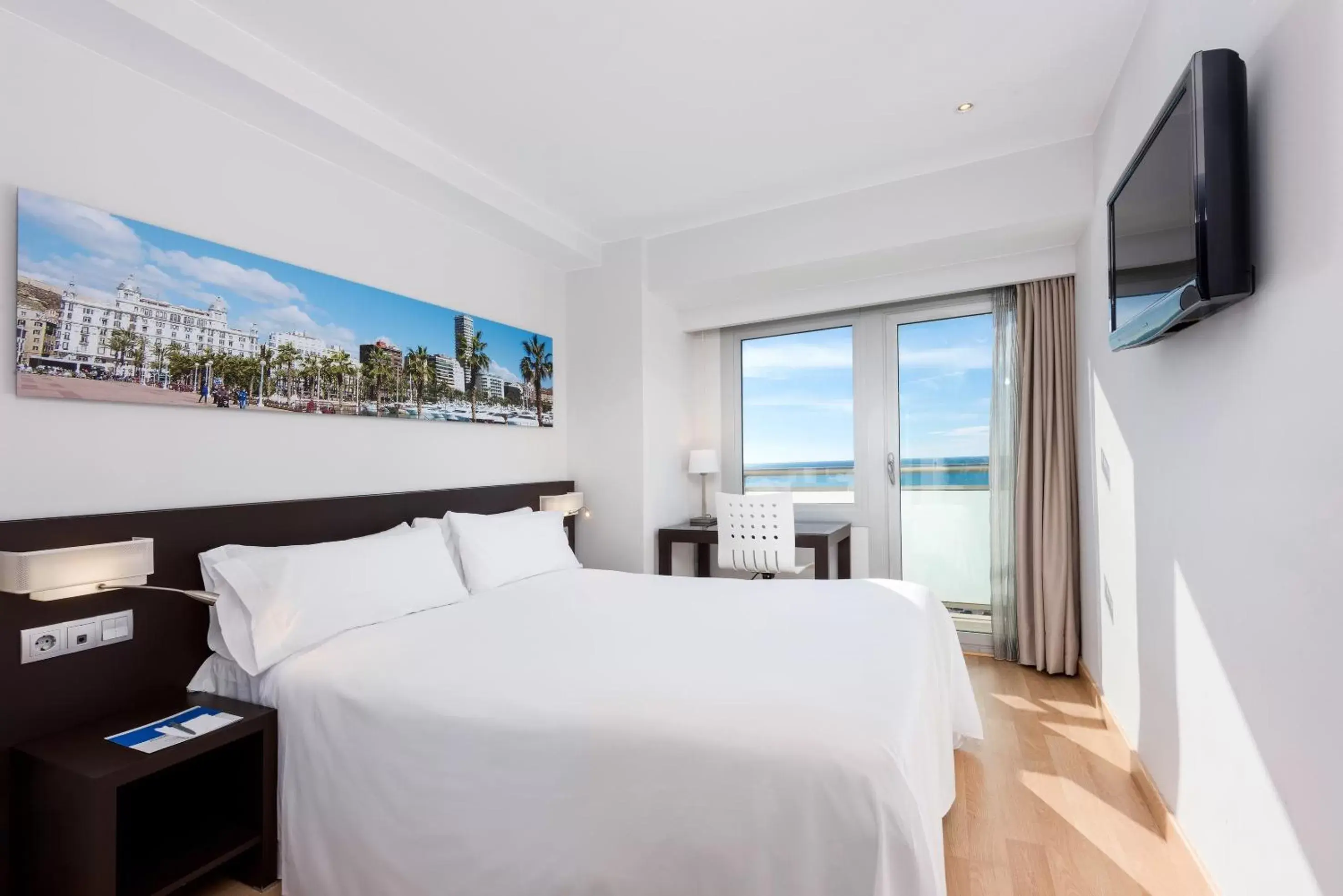 Bed in Hotel Alicante Gran Sol, affiliated by Meliá Bed in Hotel Alicante Gran Sol, affiliated by Meliá