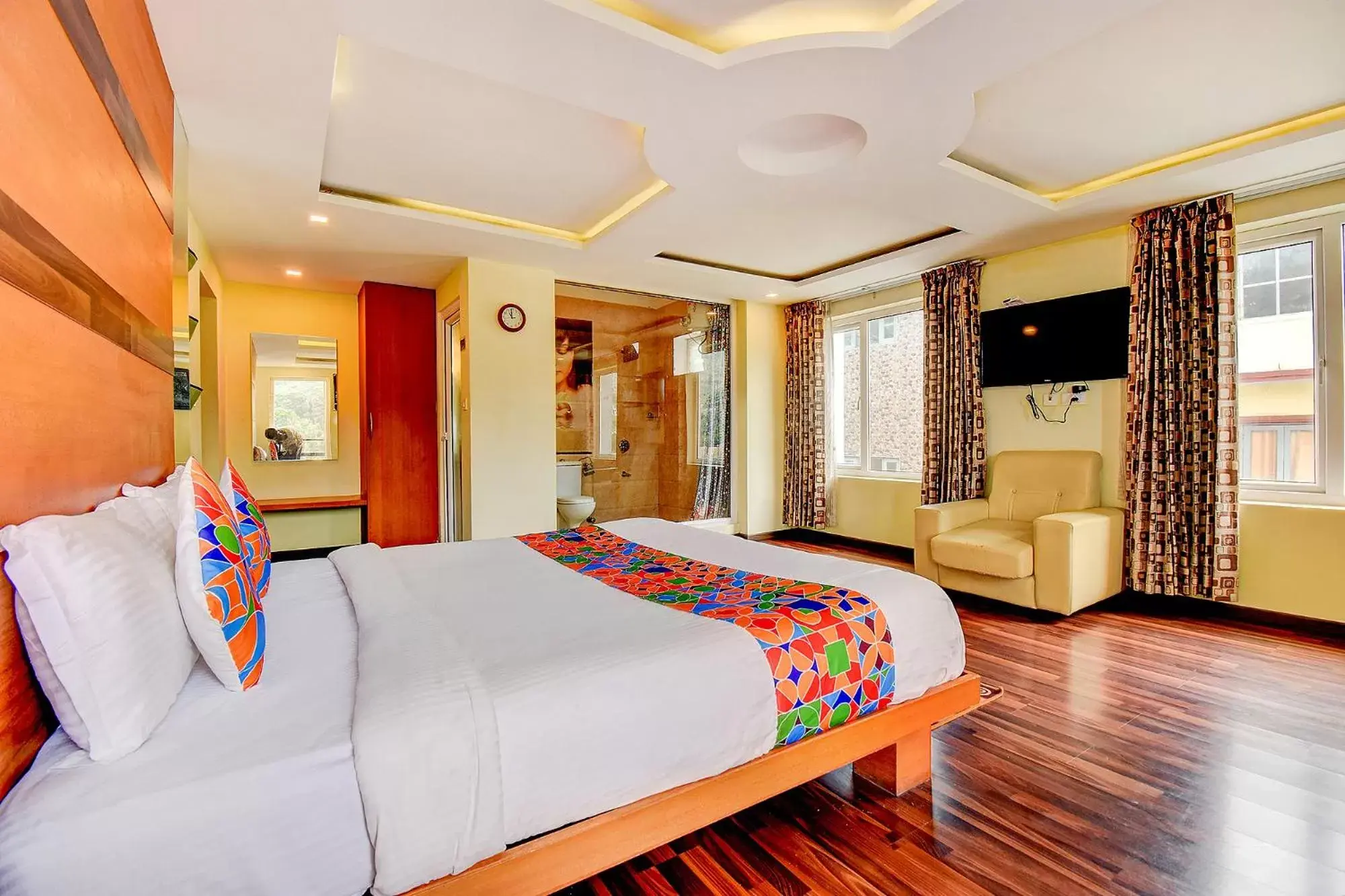 TV and multimedia, Bed in FabHotel Abirami Grand Inn - Nr Bryant Park TV and multimedia, Bed in FabHotel Abirami Grand Inn - Nr Bryant Park