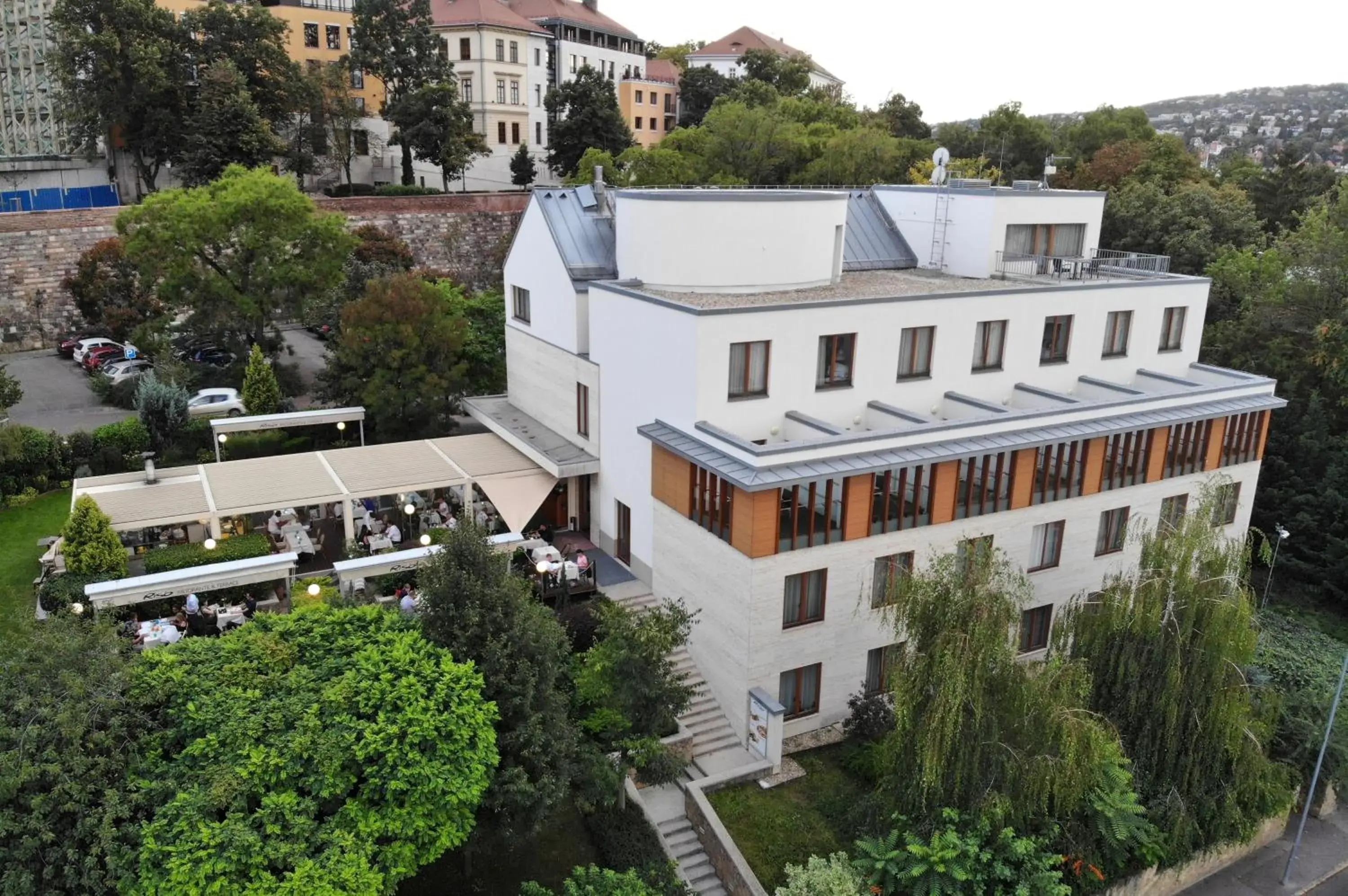 Property building, Bird's-eye View in Hotel Castle Garden