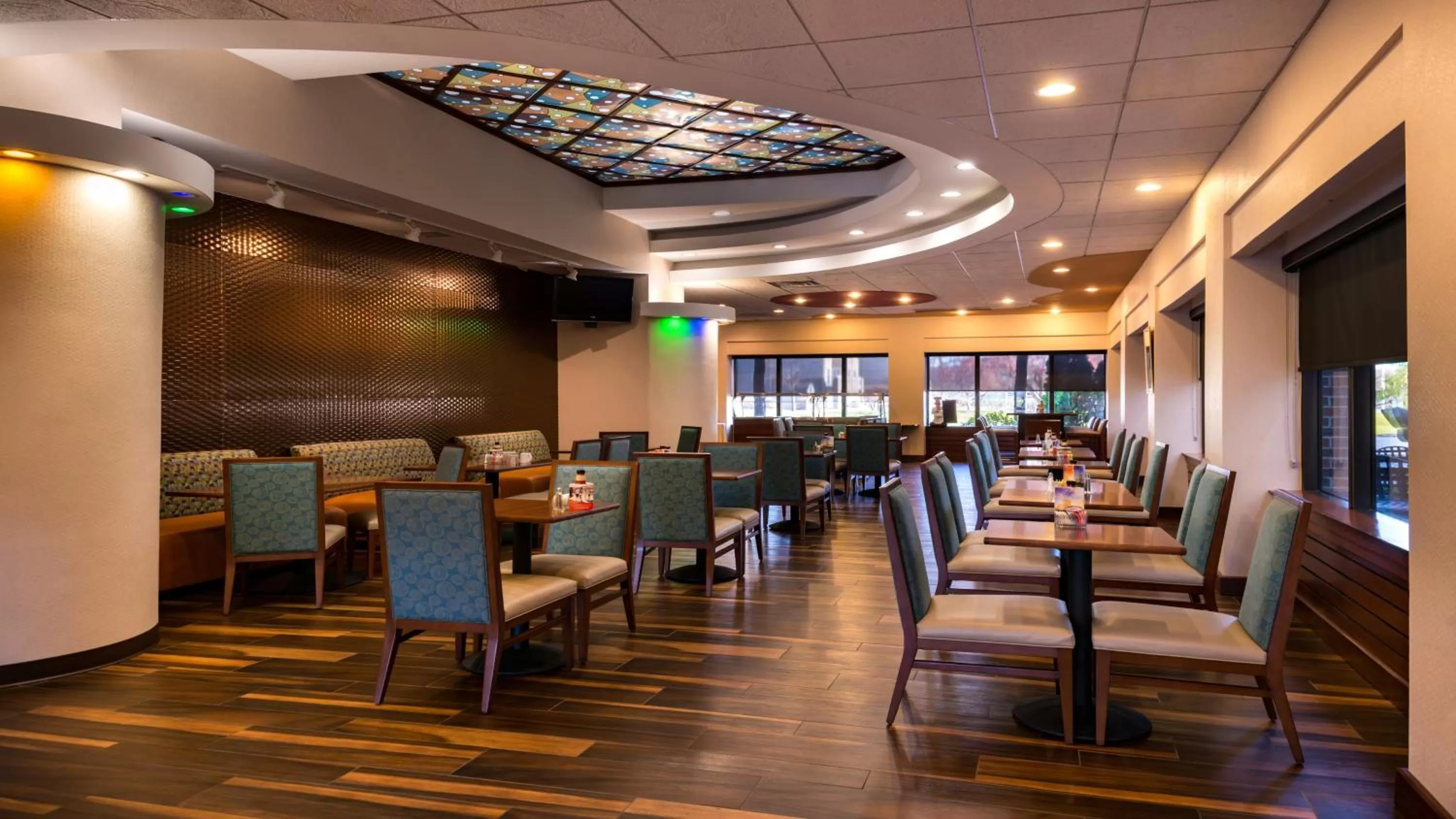 Restaurant/places to eat in Holiday Inn Hotel & Suites Warren by IHG