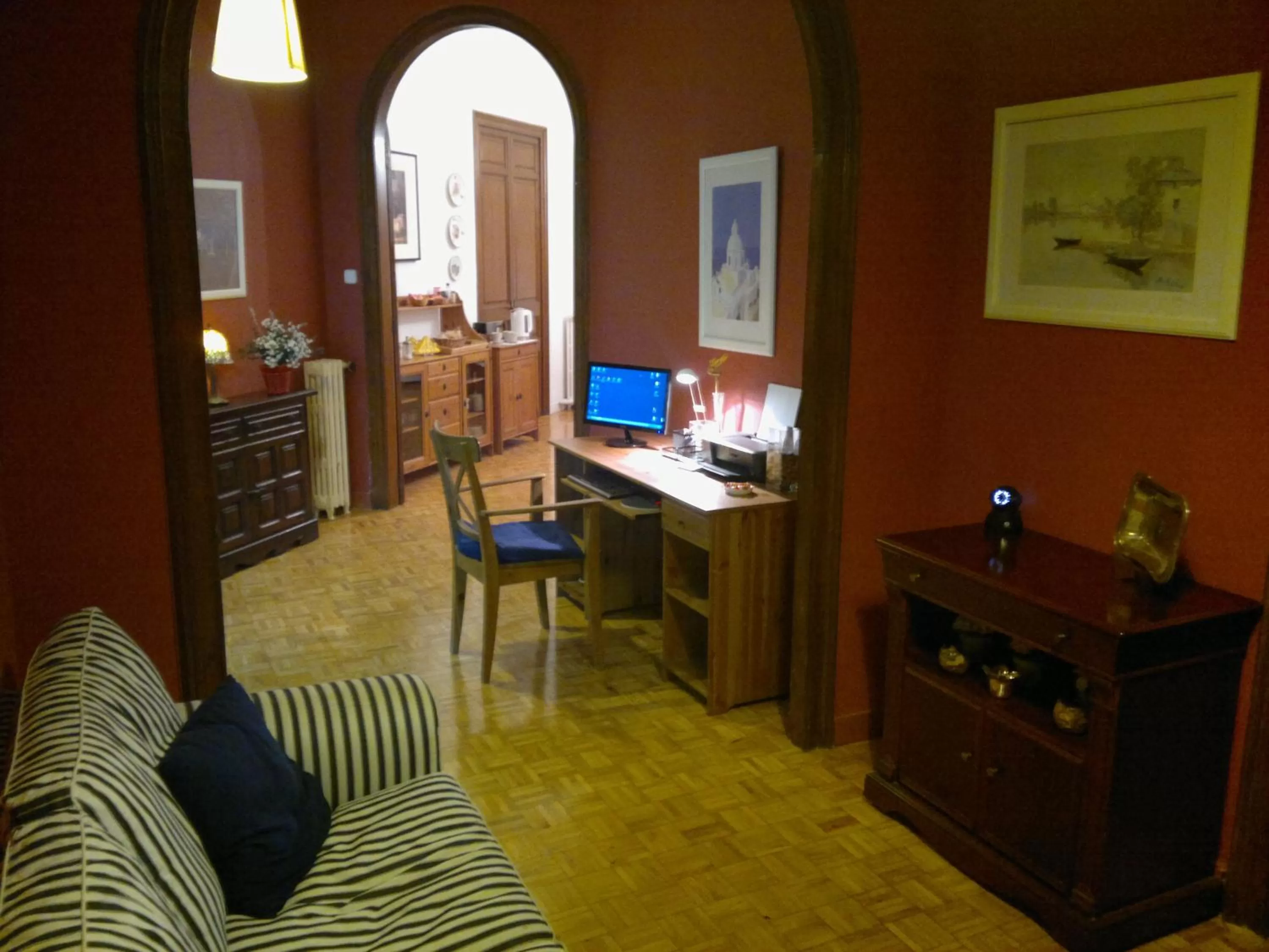 Communal lounge/ TV room, TV/Entertainment Center in Ally's Bed&Breakfast,