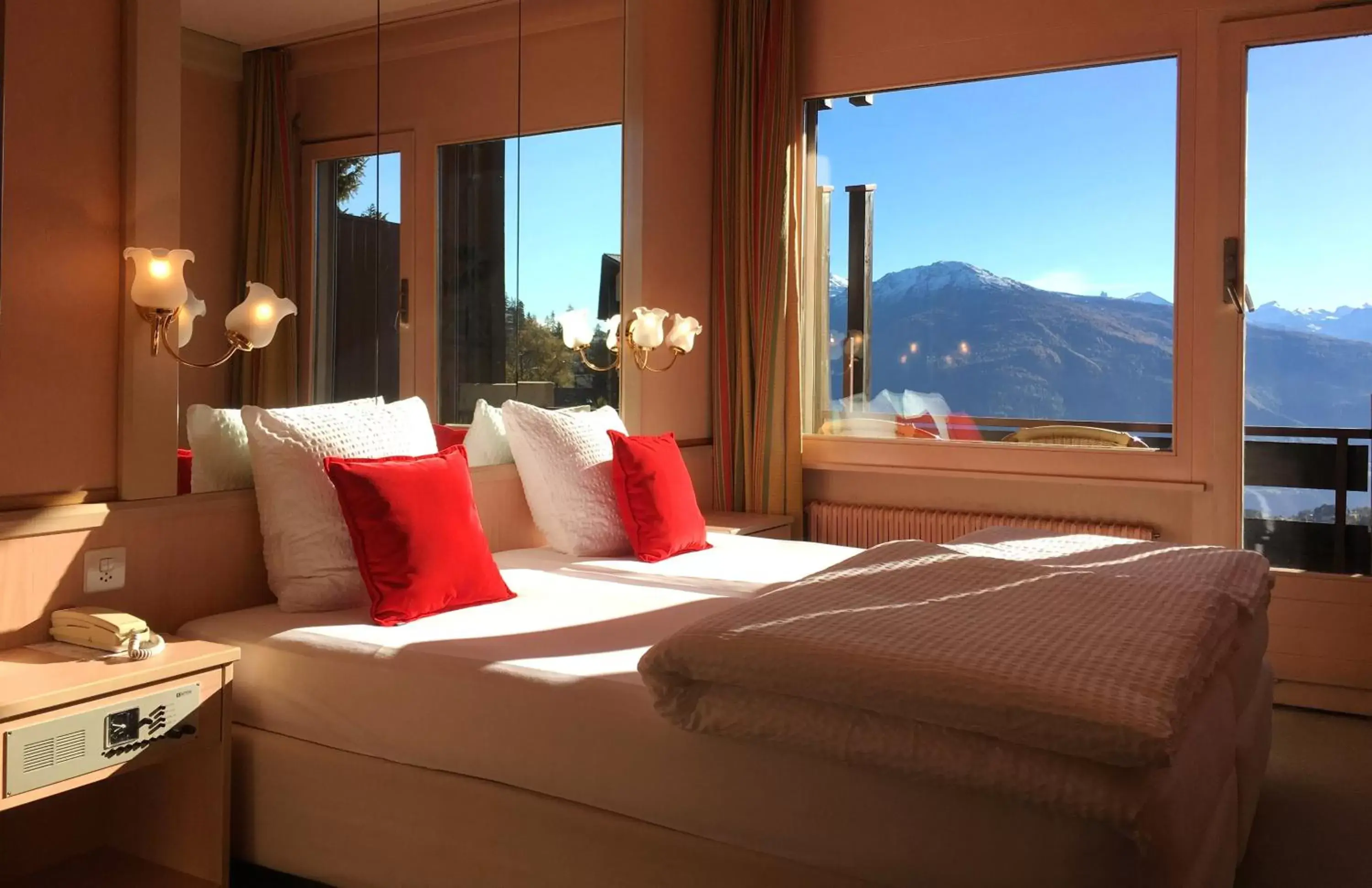 TV and multimedia, Bed in Hôtel de la Forêt