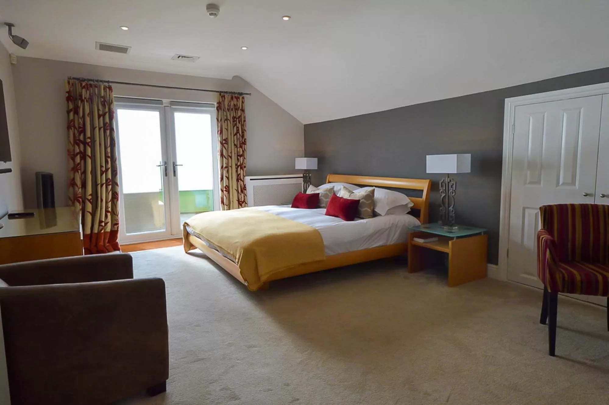 Superior Suite with Sea View in Pebble Beach Seaview Restaurant & Rooms