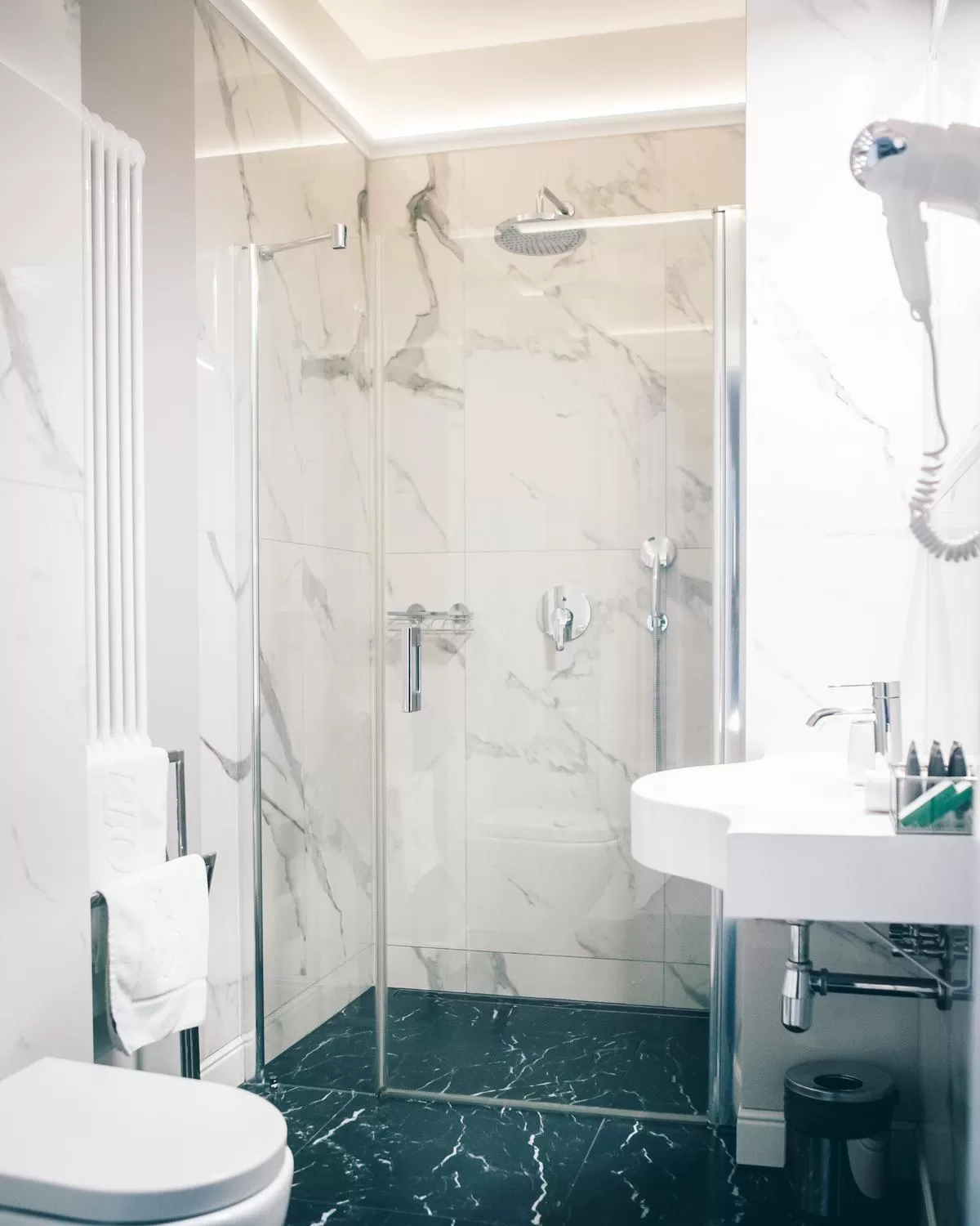 Classic Double Room - Queen Bed in Villa Art Novis