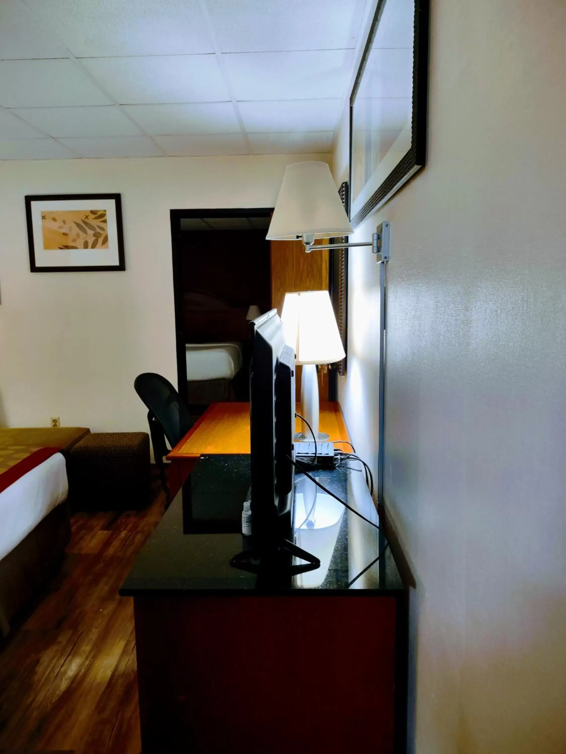 TV and multimedia, TV/Entertainment Center in Ramada by Wyndham Albert Lea