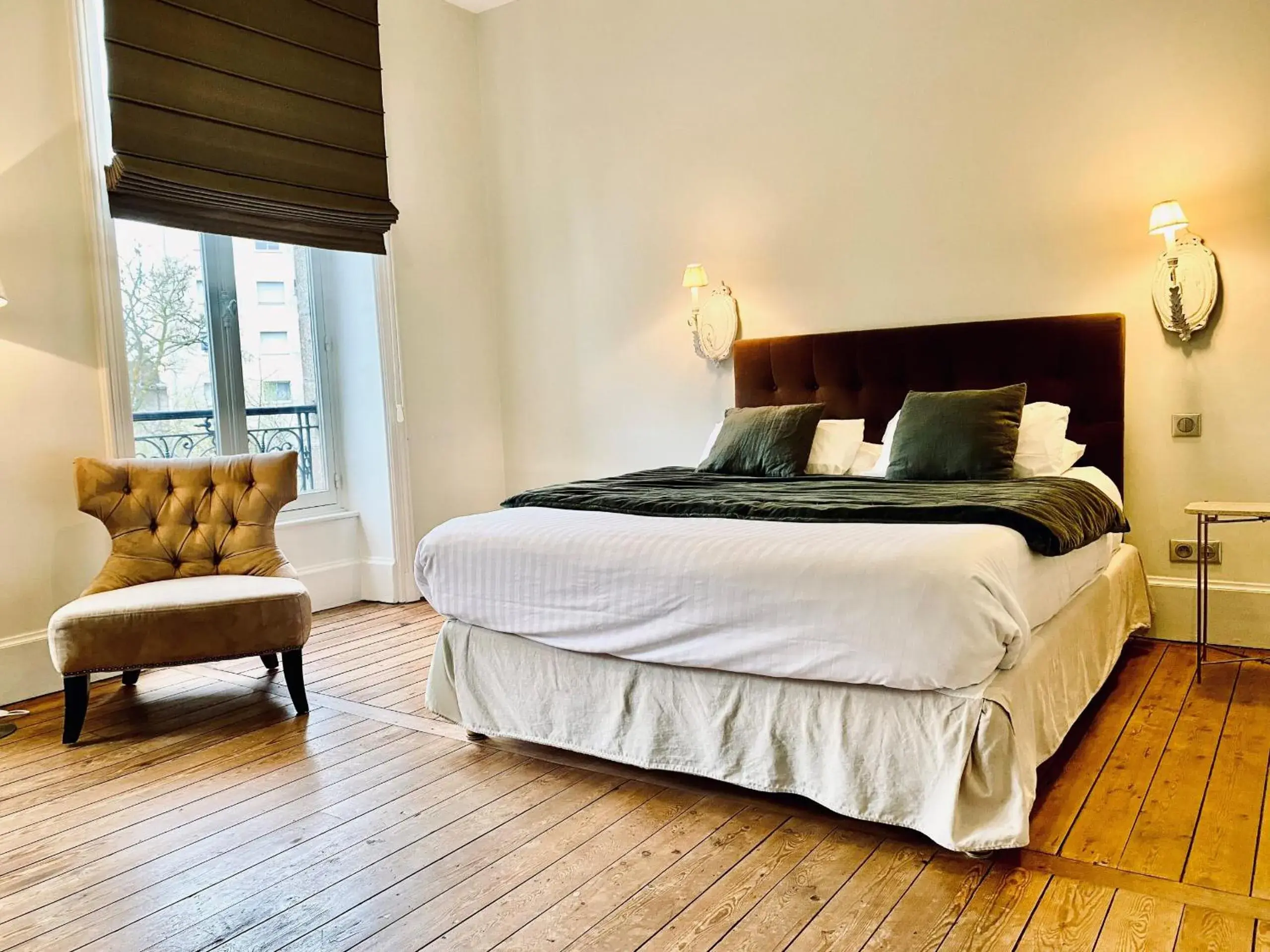 Bedroom, Bed in La Villa Beaupeyrat - Apparthôtels de charme dans bâtisse de caractère