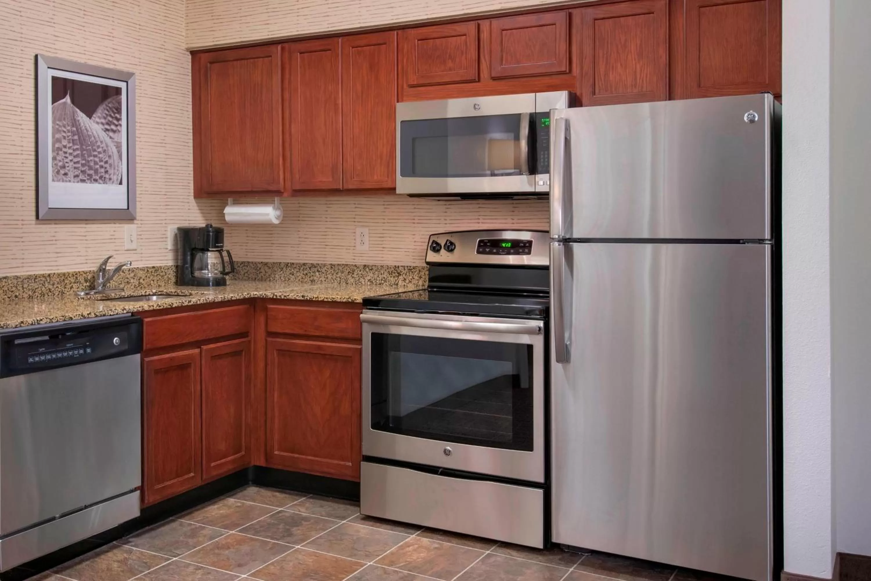 Kitchen or kitchenette in Residence Inn by Marriott Newark Elizabeth/Liberty International Airport