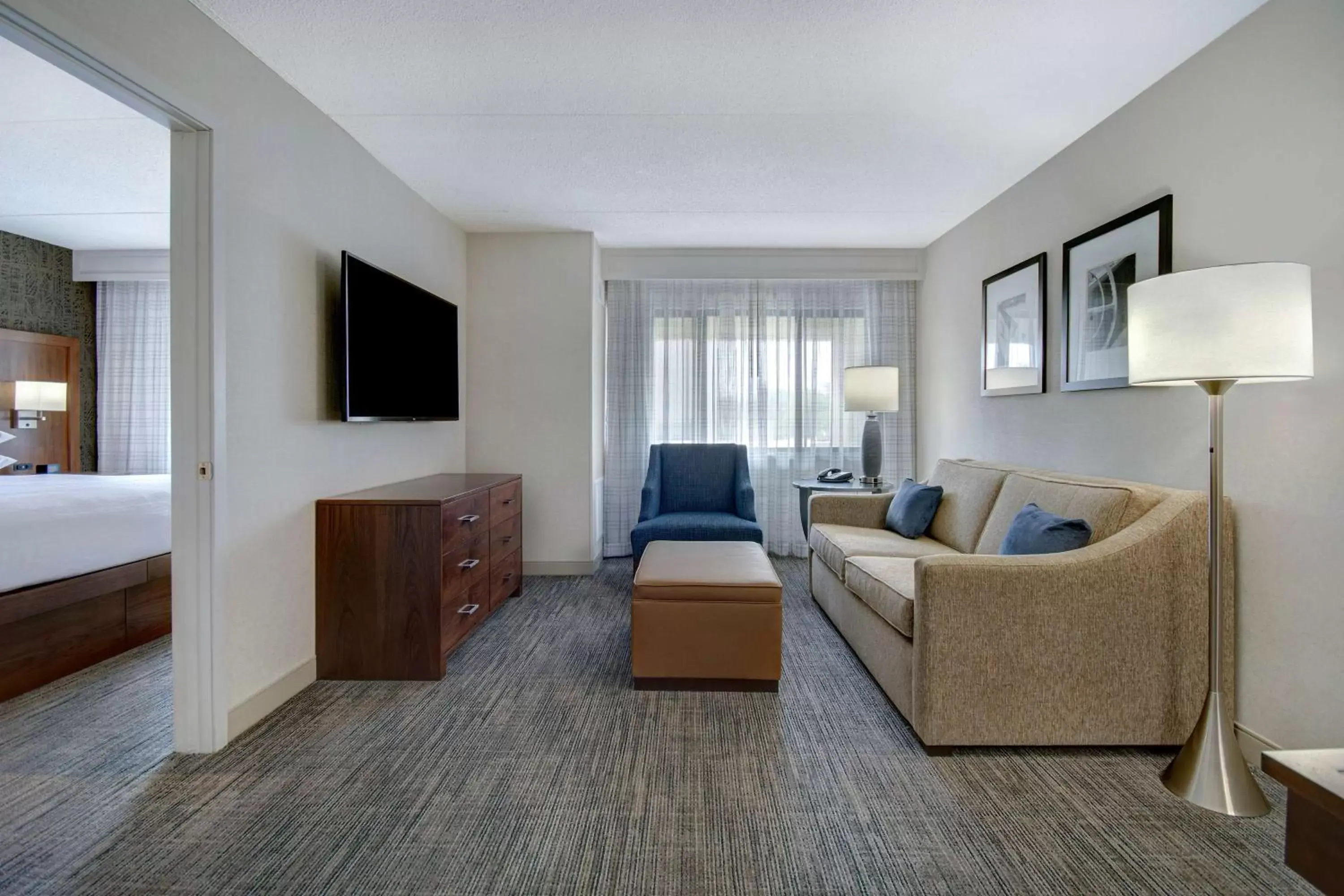 Living room, Seating Area in Embassy Suites by Hilton Detroit Metro Airport