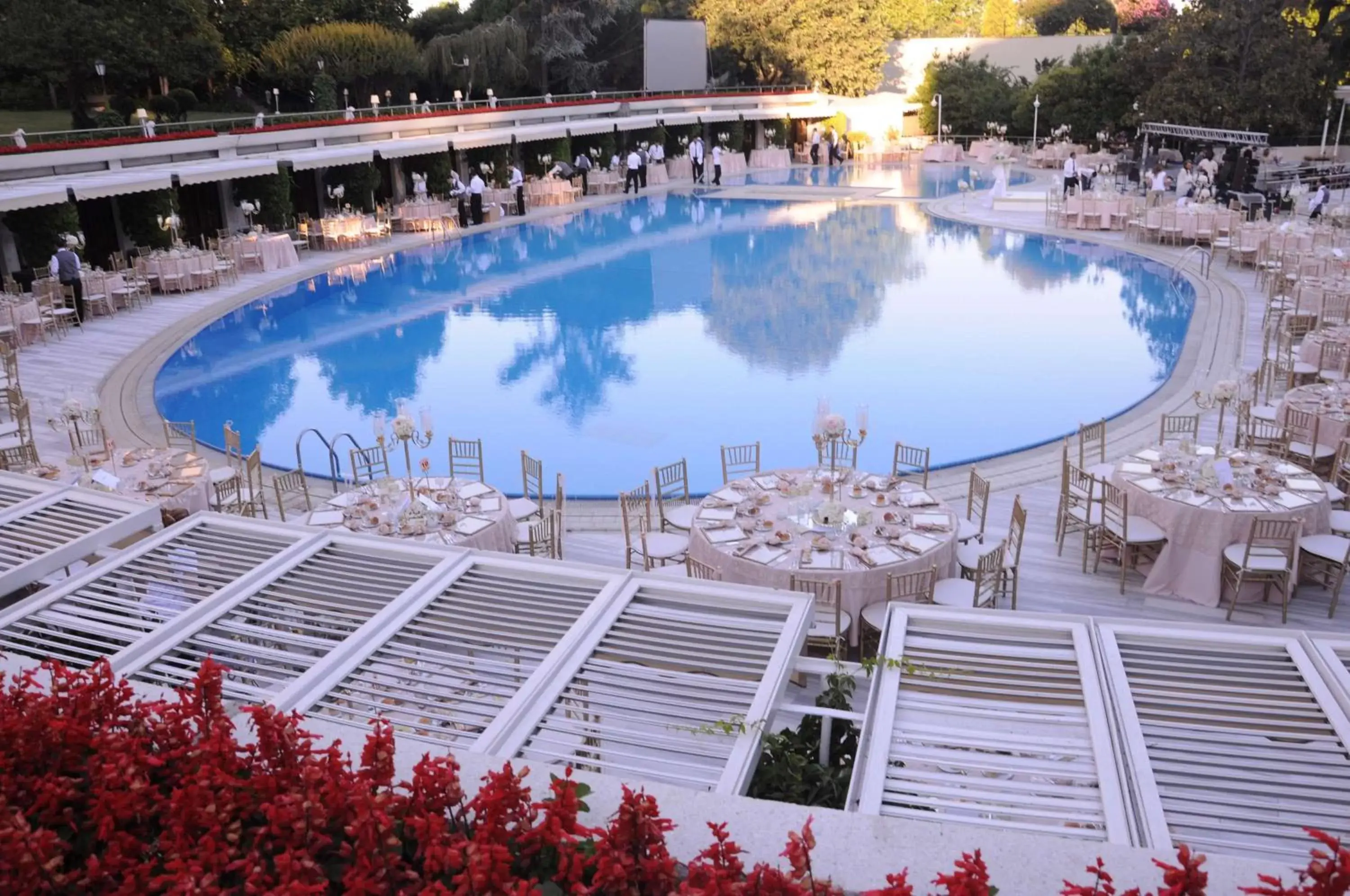 Dining area, Swimming Pool in Hilton Istanbul Bosphorus