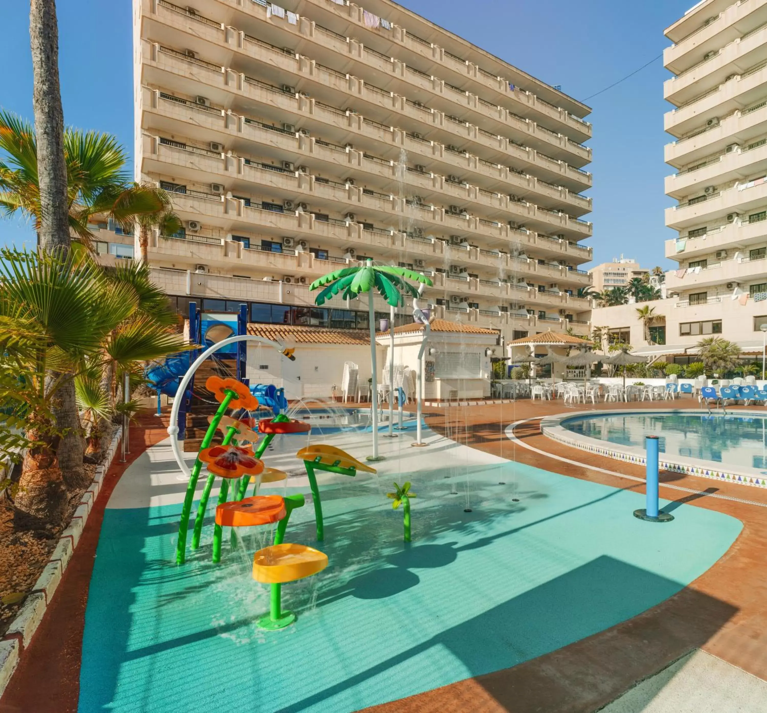 Property building, Swimming Pool in Hotel Playas de Torrevieja