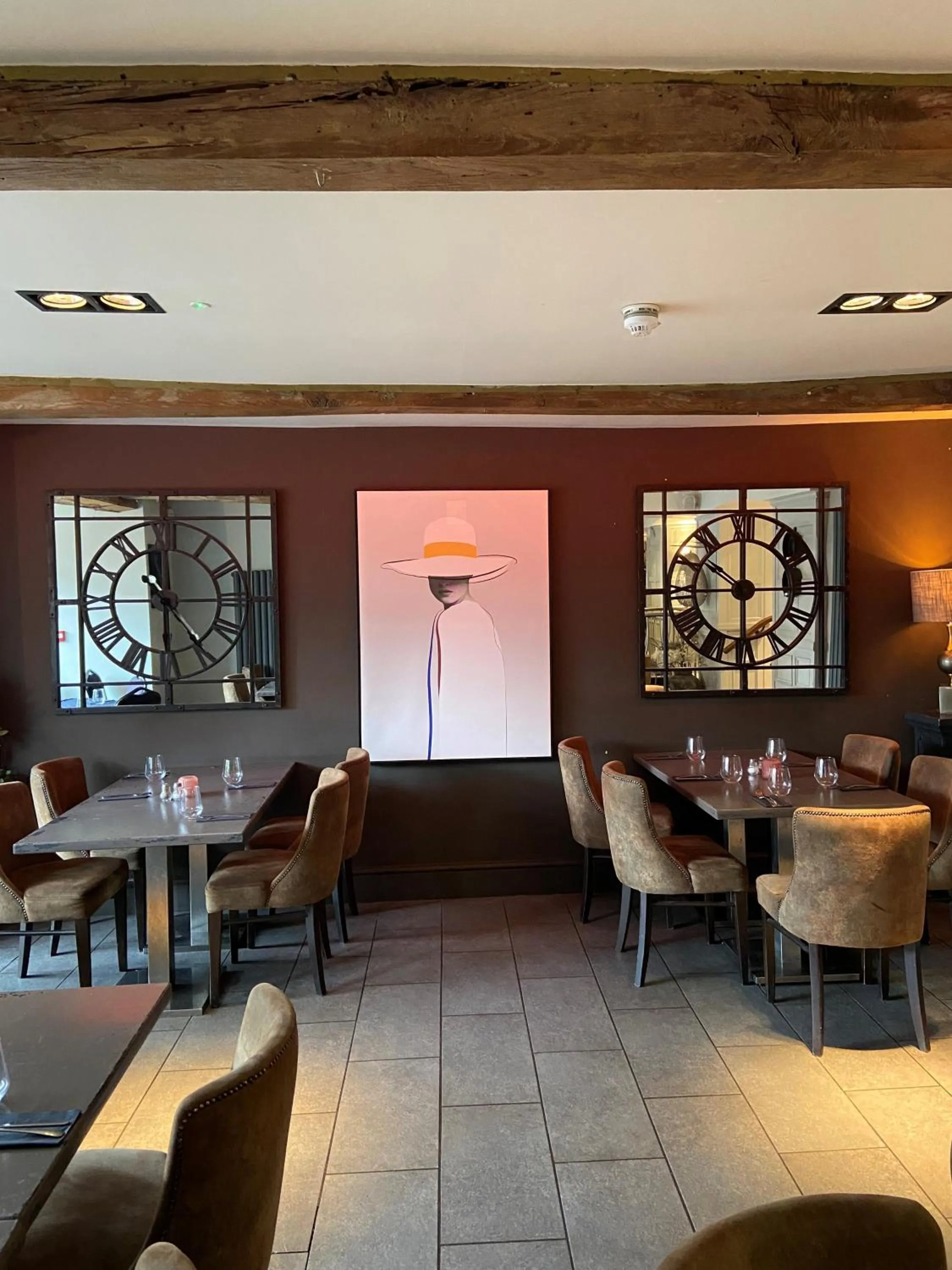 Restaurant/Places to Eat in The White Hart Hotel