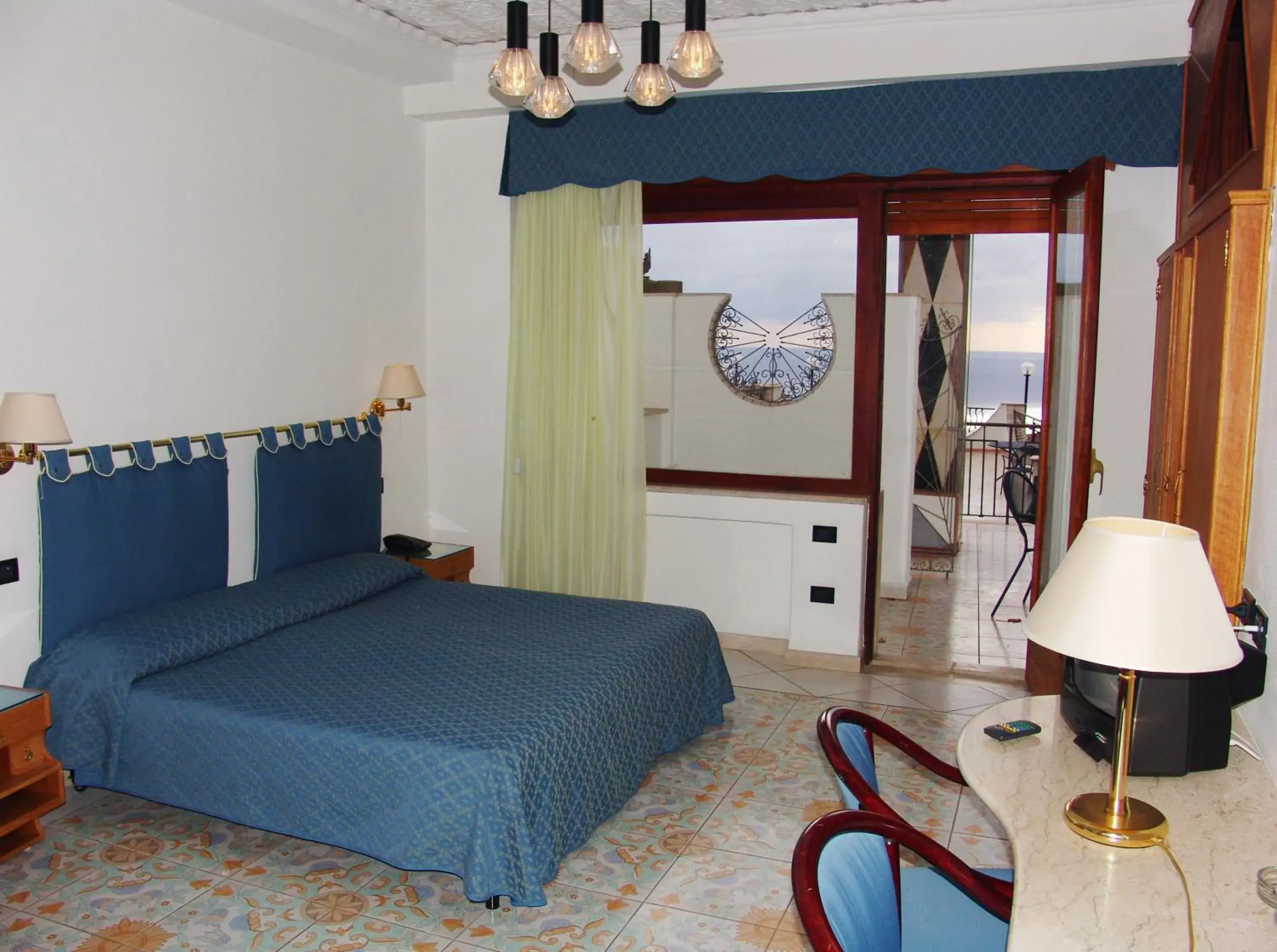 Bedroom in Hotel Vello d'Oro