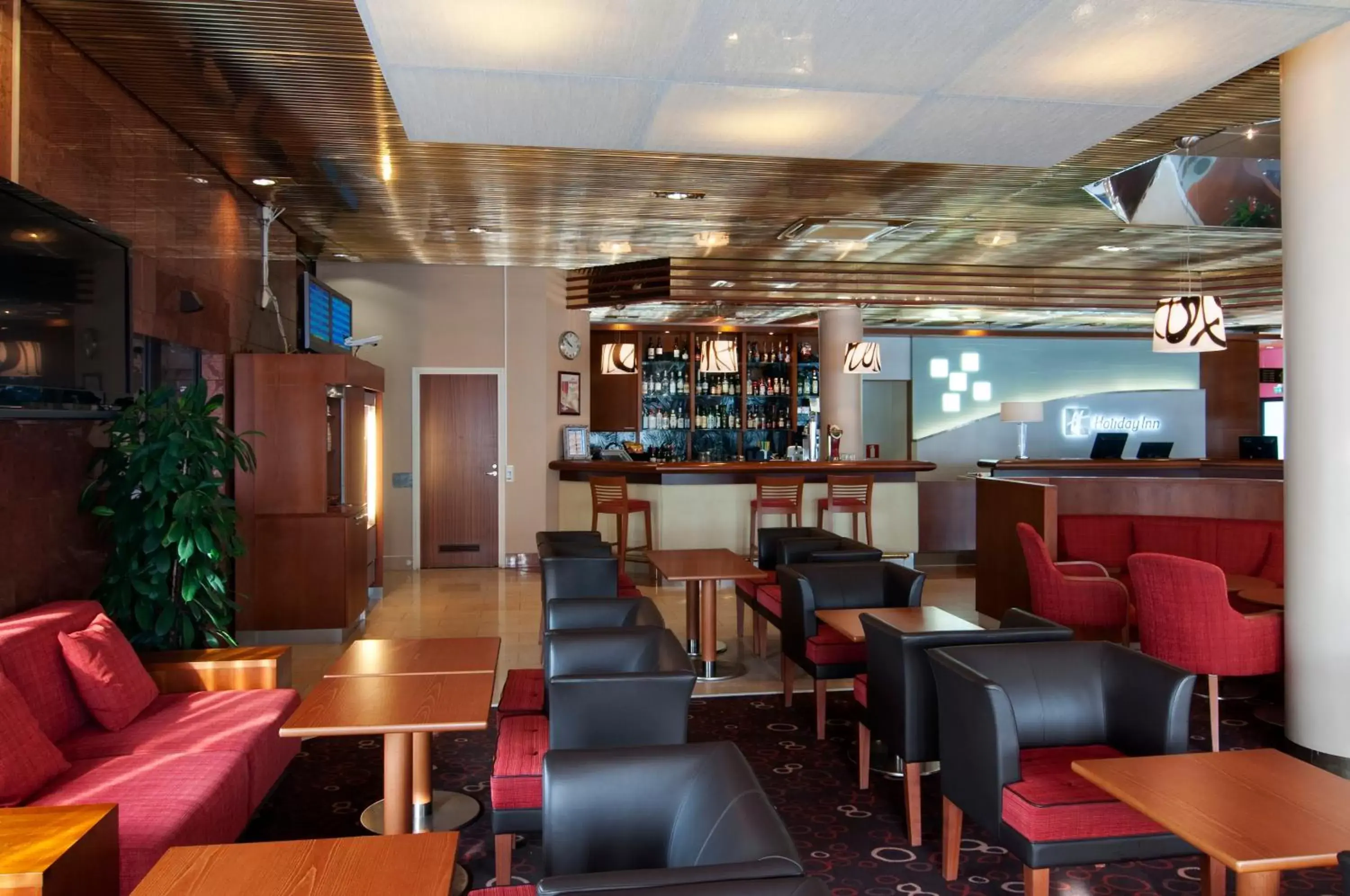 Property building in Holiday Inn Helsinki-Vantaa Airport by IHG Property building in Holiday Inn Helsinki-Vantaa Airport by IHG