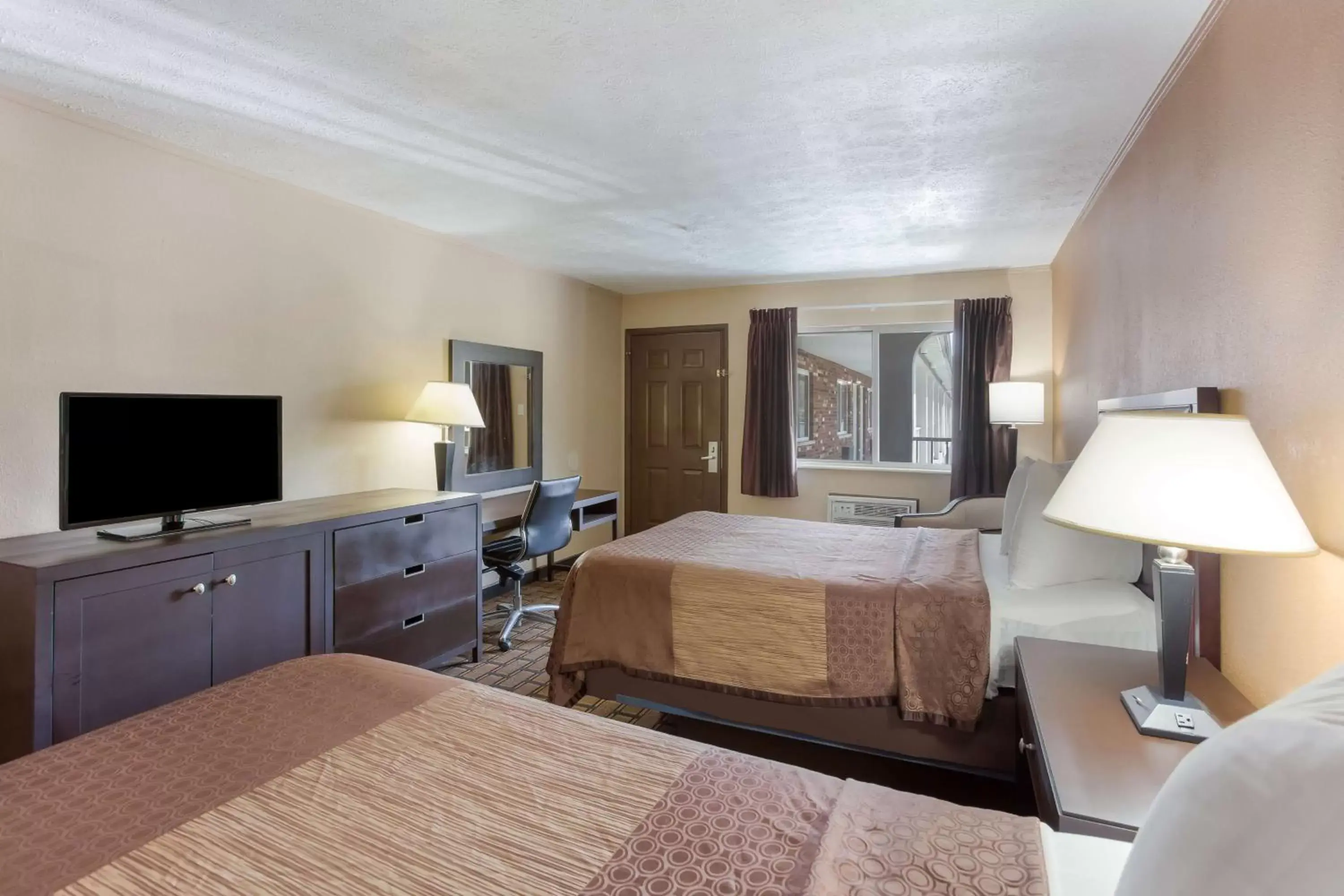 TV and multimedia, TV/Entertainment Center in SureStay Hotel by Best Western Summersville
