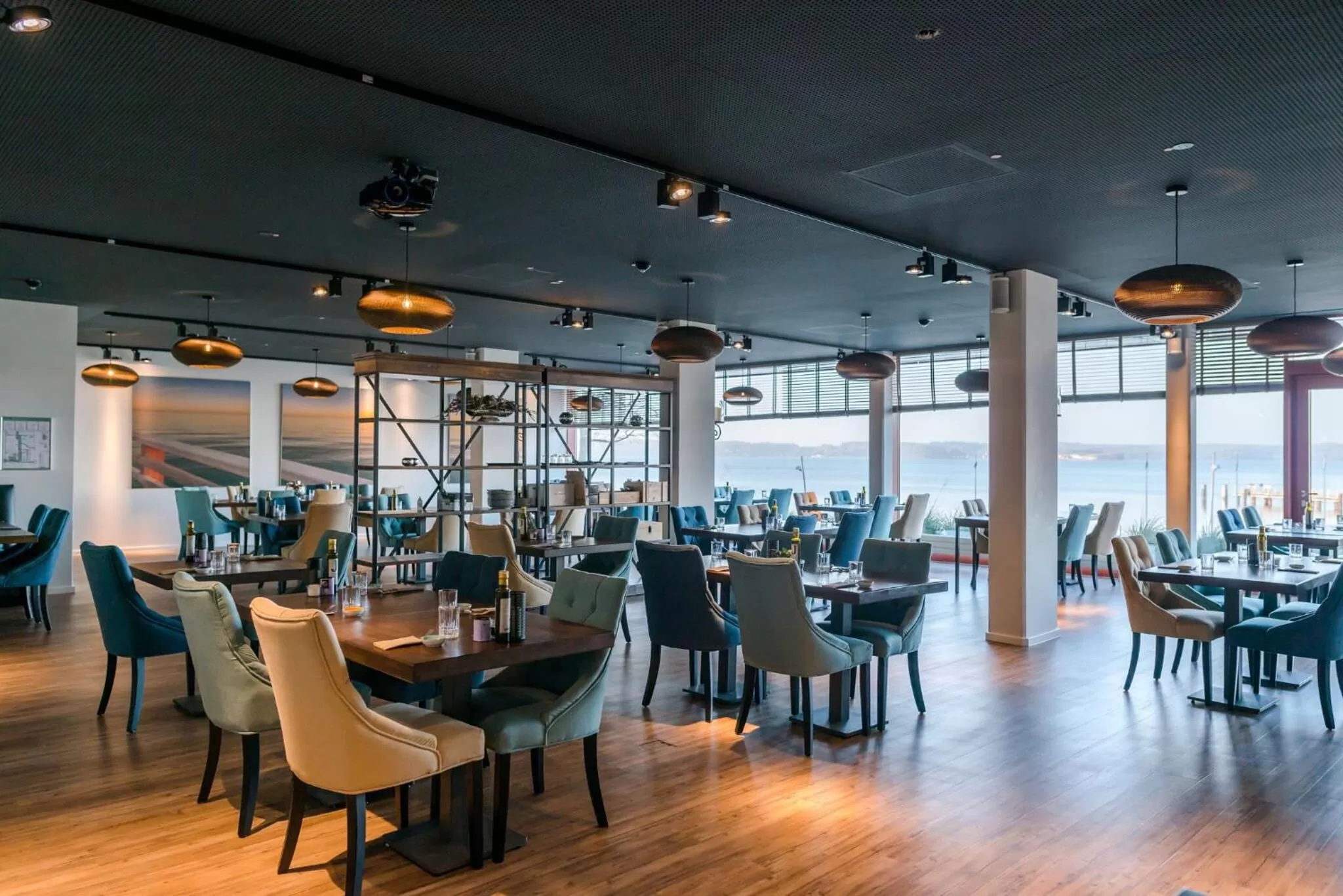 Restaurant/places to eat in Intermar Hotel & Apartments