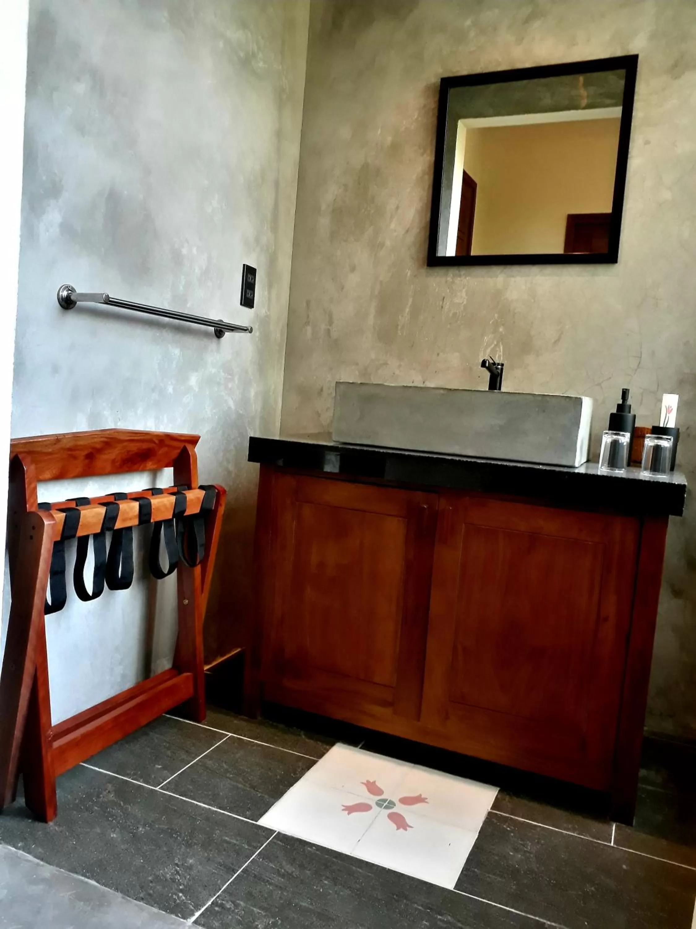 Bedroom in Pink Tulip Hoi An