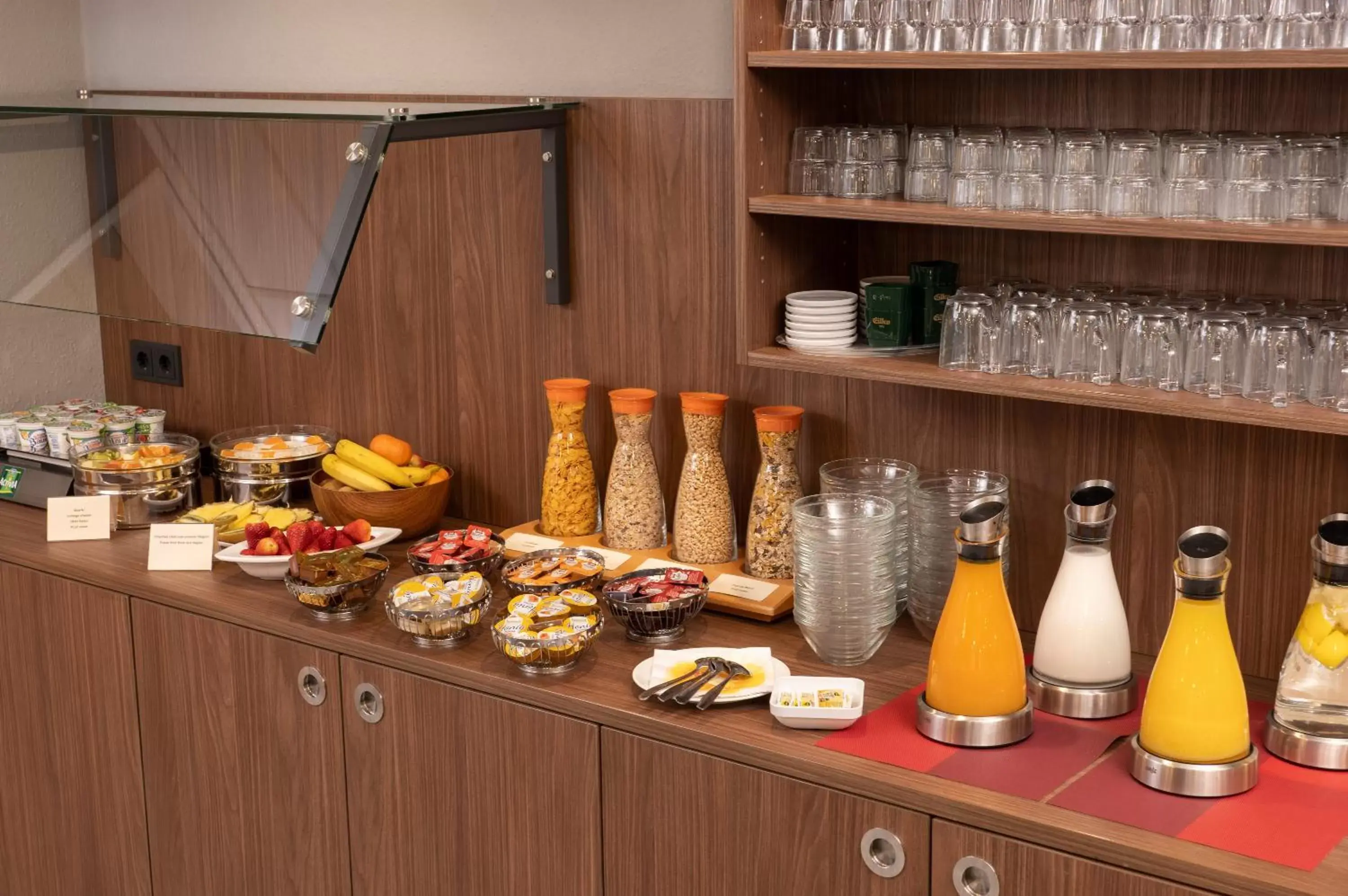 Breakfast in Best Western Comfort Business Hotel Düsseldorf-Neuss