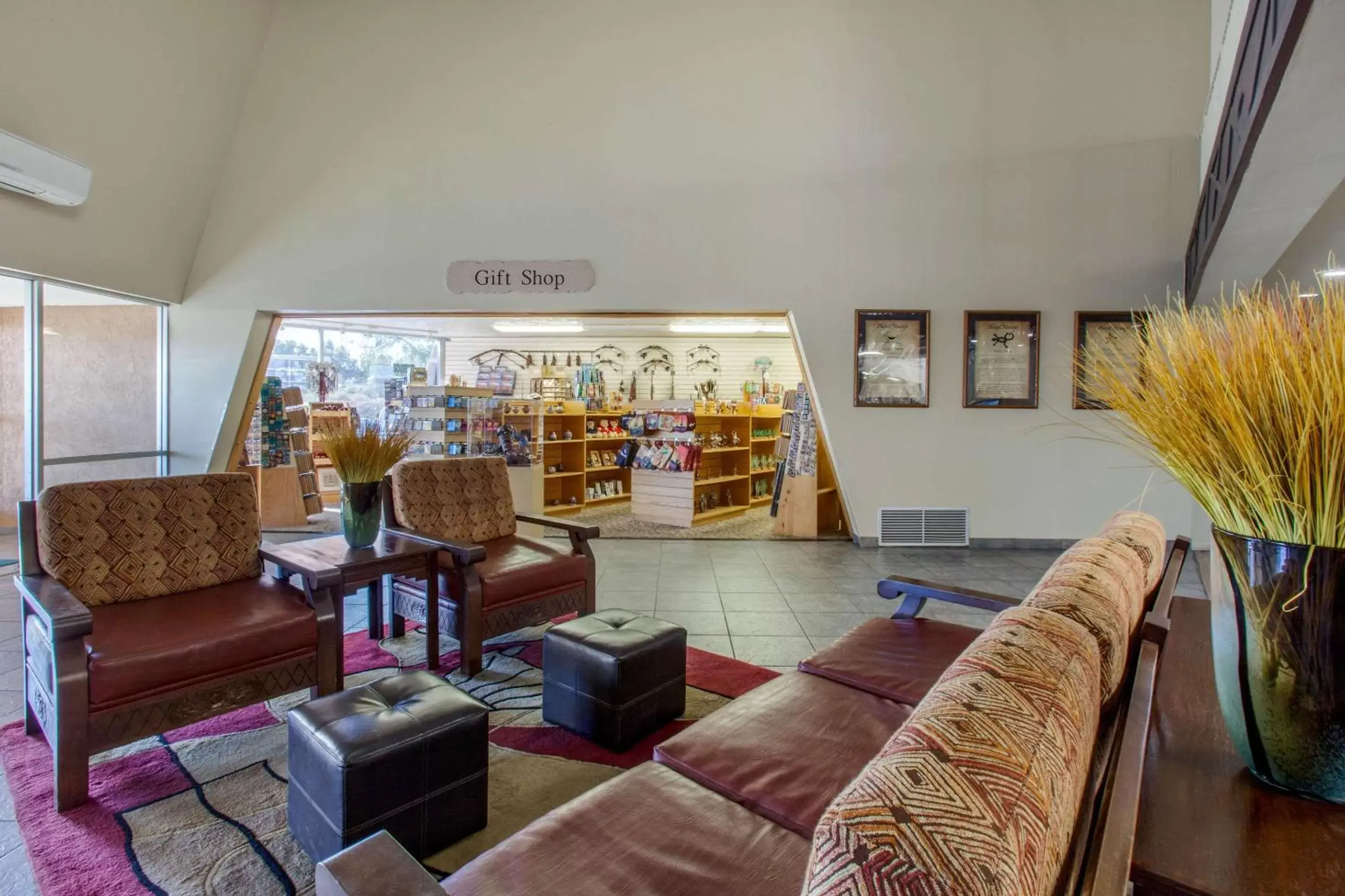 Lobby or reception, Seating Area in Quality Inn View of Lake Powell – Page