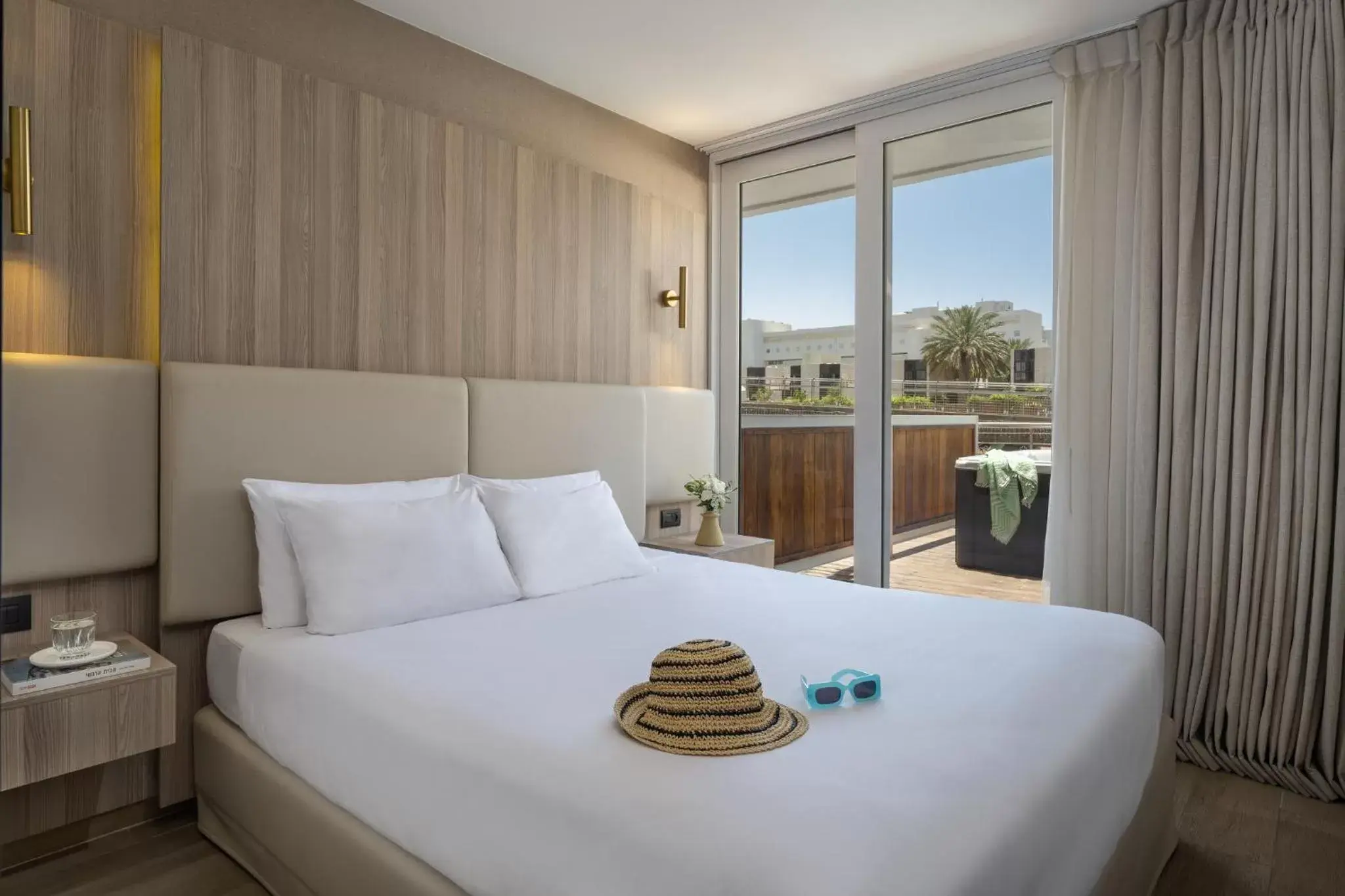 View (from property/room), Bed in Astral Palma Hotel