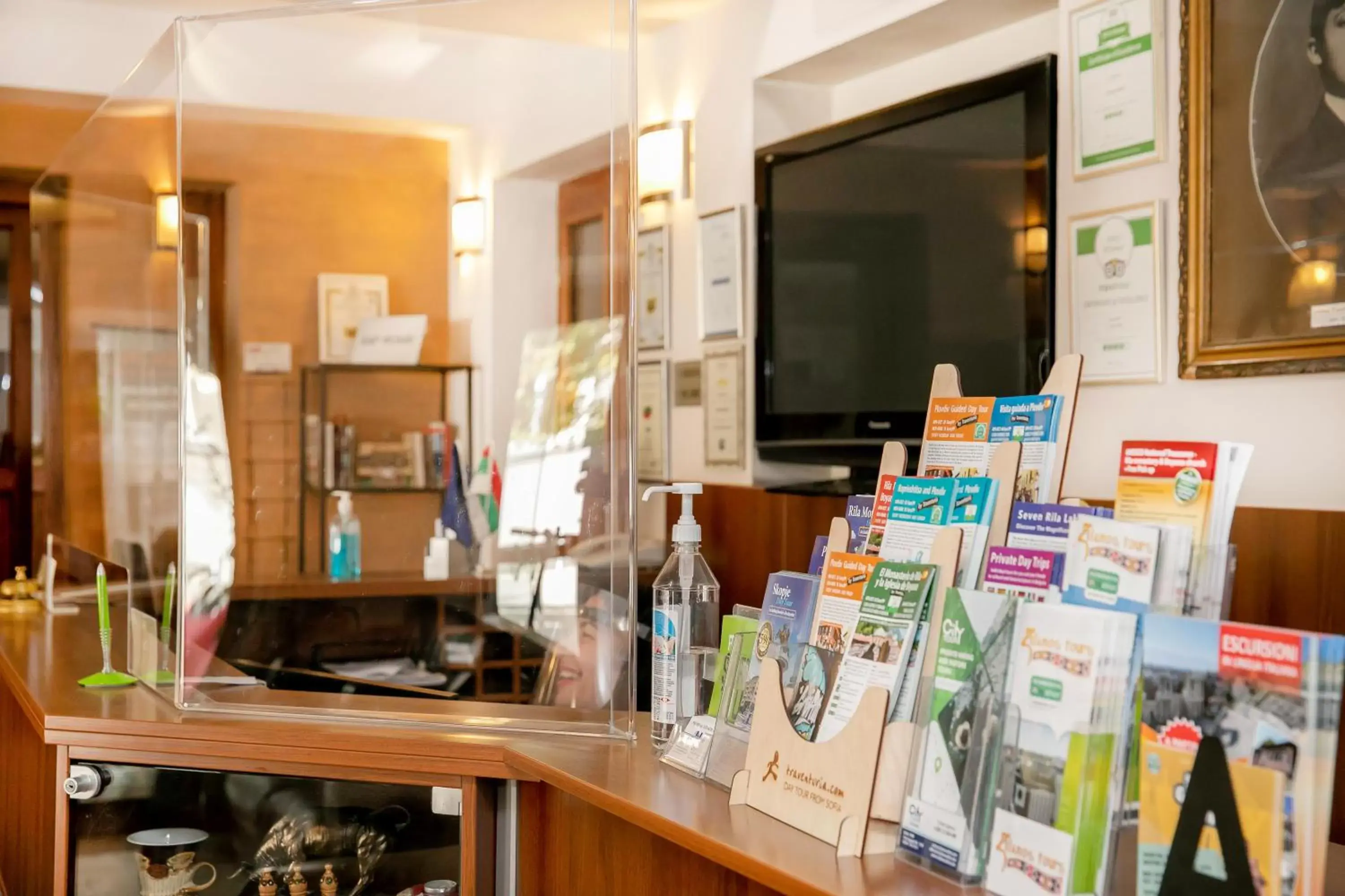 Lobby or reception in Hotel Niky Lobby or reception in Hotel Niky