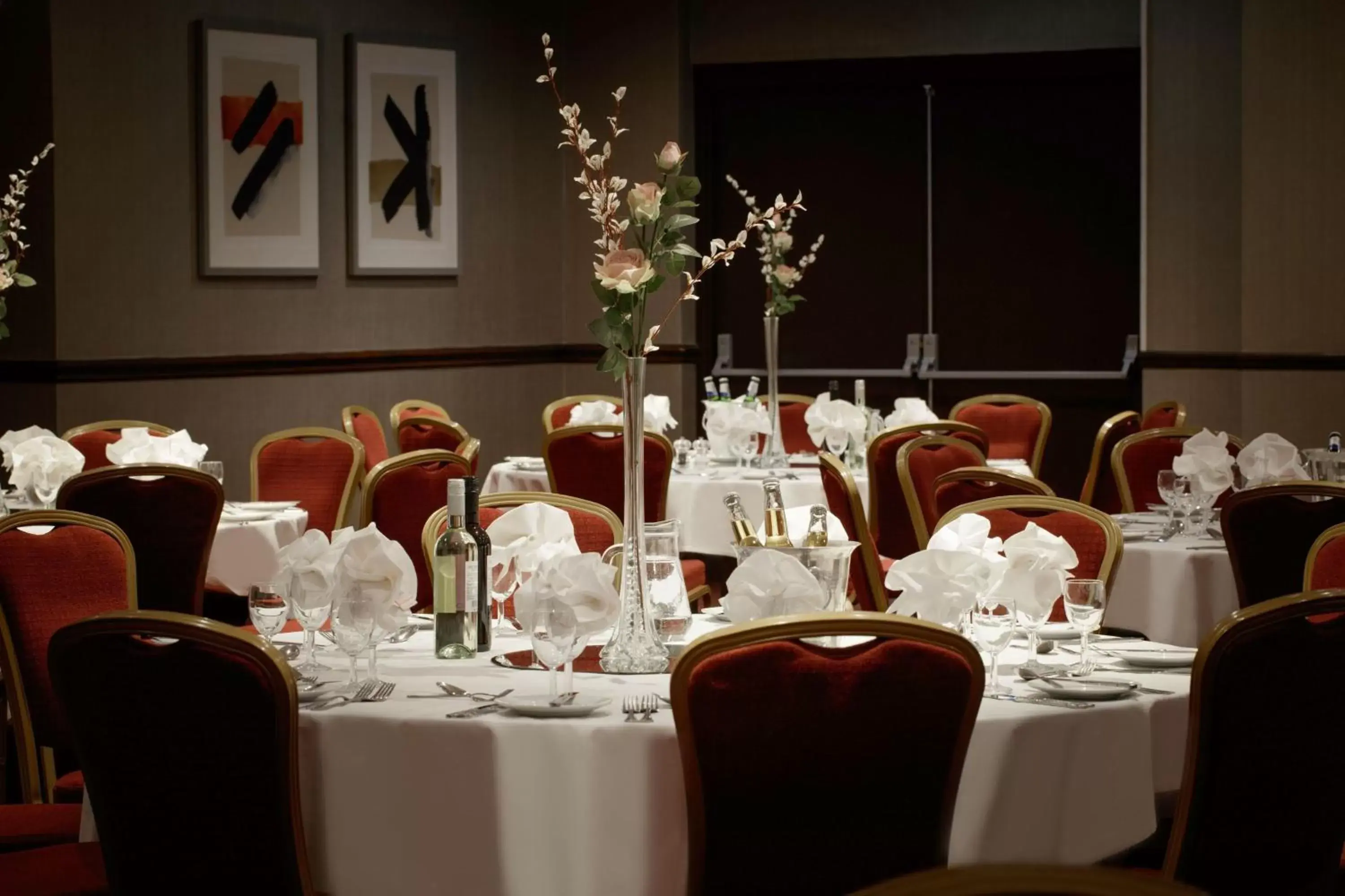 Meeting/conference room, Restaurant/Places to Eat in Delta Hotels by Marriott Warwick