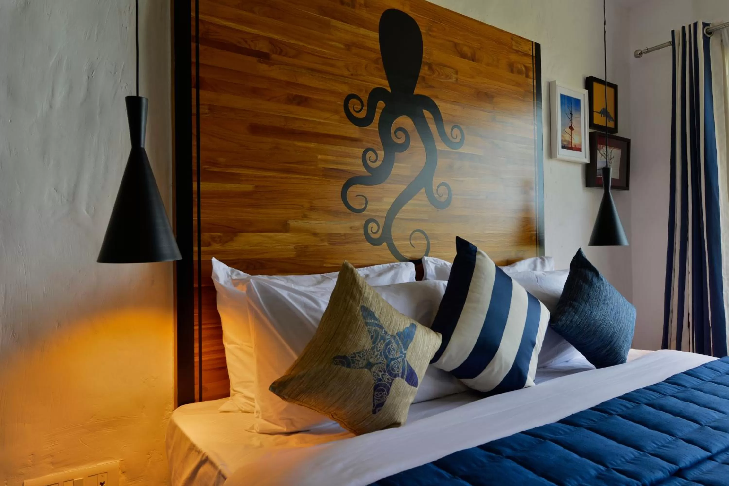 Bed in Cintacor Island Resort