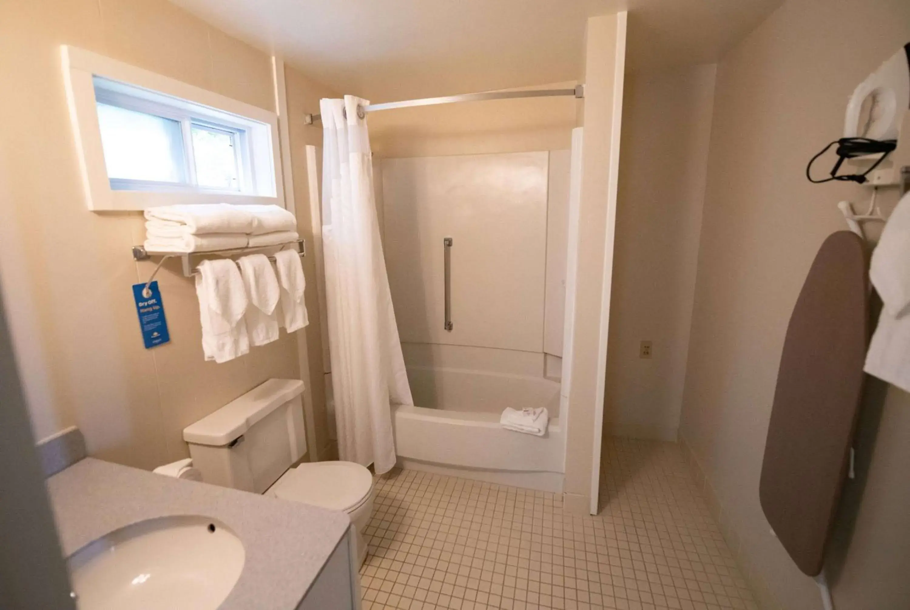 TV and multimedia, Bathroom in Days Inn by Wyndham Bar Harbor