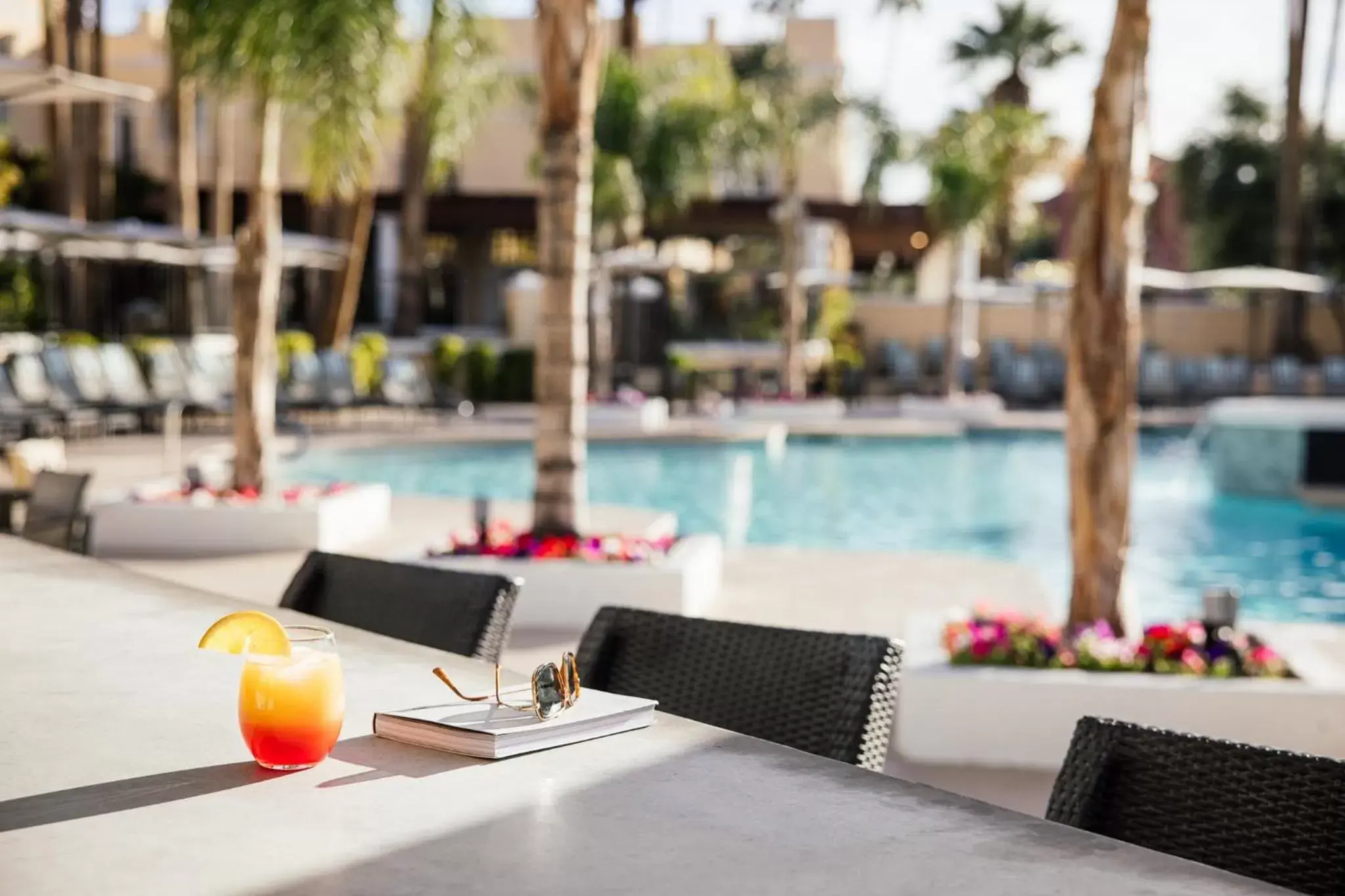 Swimming pool, Restaurant/Places to Eat in Crowne Plaza Phoenix - Chandler Golf Resort, an IHG Hotel