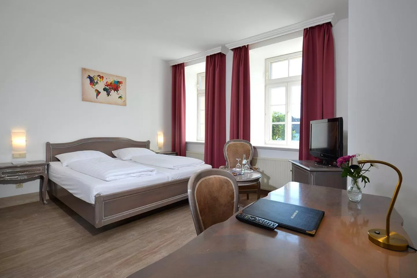 Photo of the whole room, Bed in Hotel Stadt Hameln