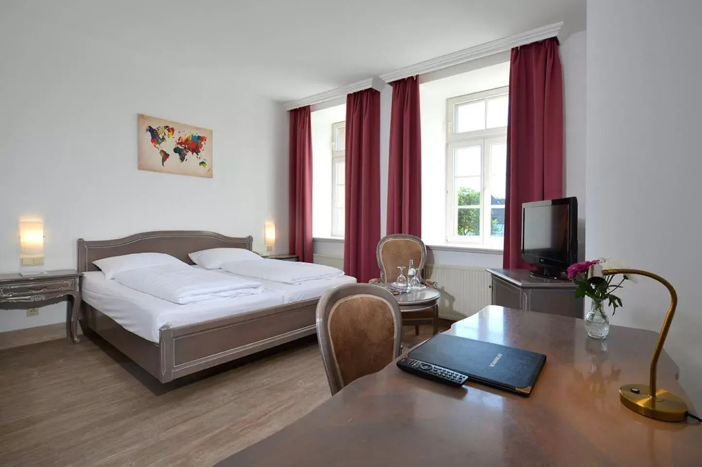 Photo of the whole room in Hotel Stadt Hameln