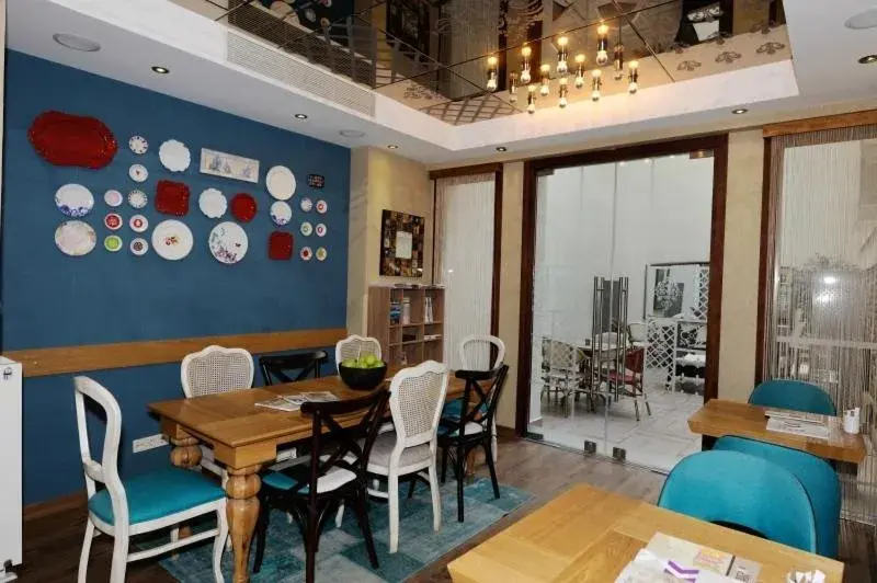 Restaurant/places to eat in Collage Taksim Hotel
