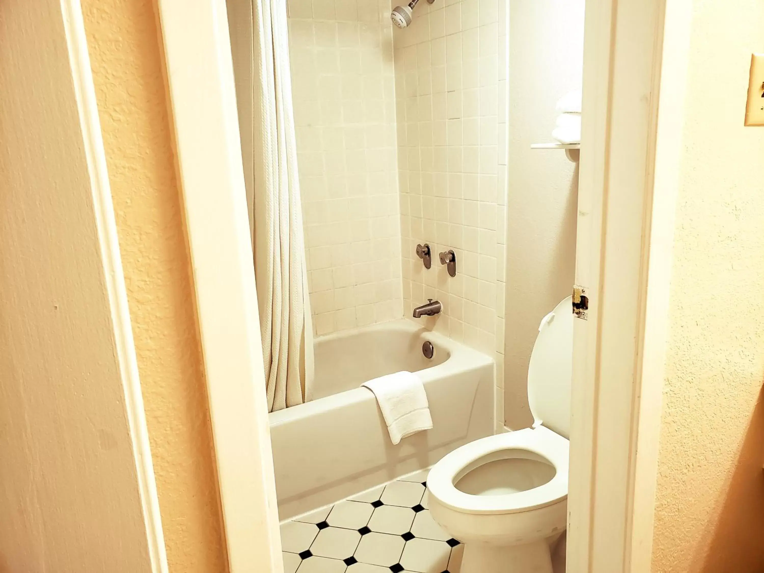 Bathroom in Days Inn by Wyndham Richmond/South