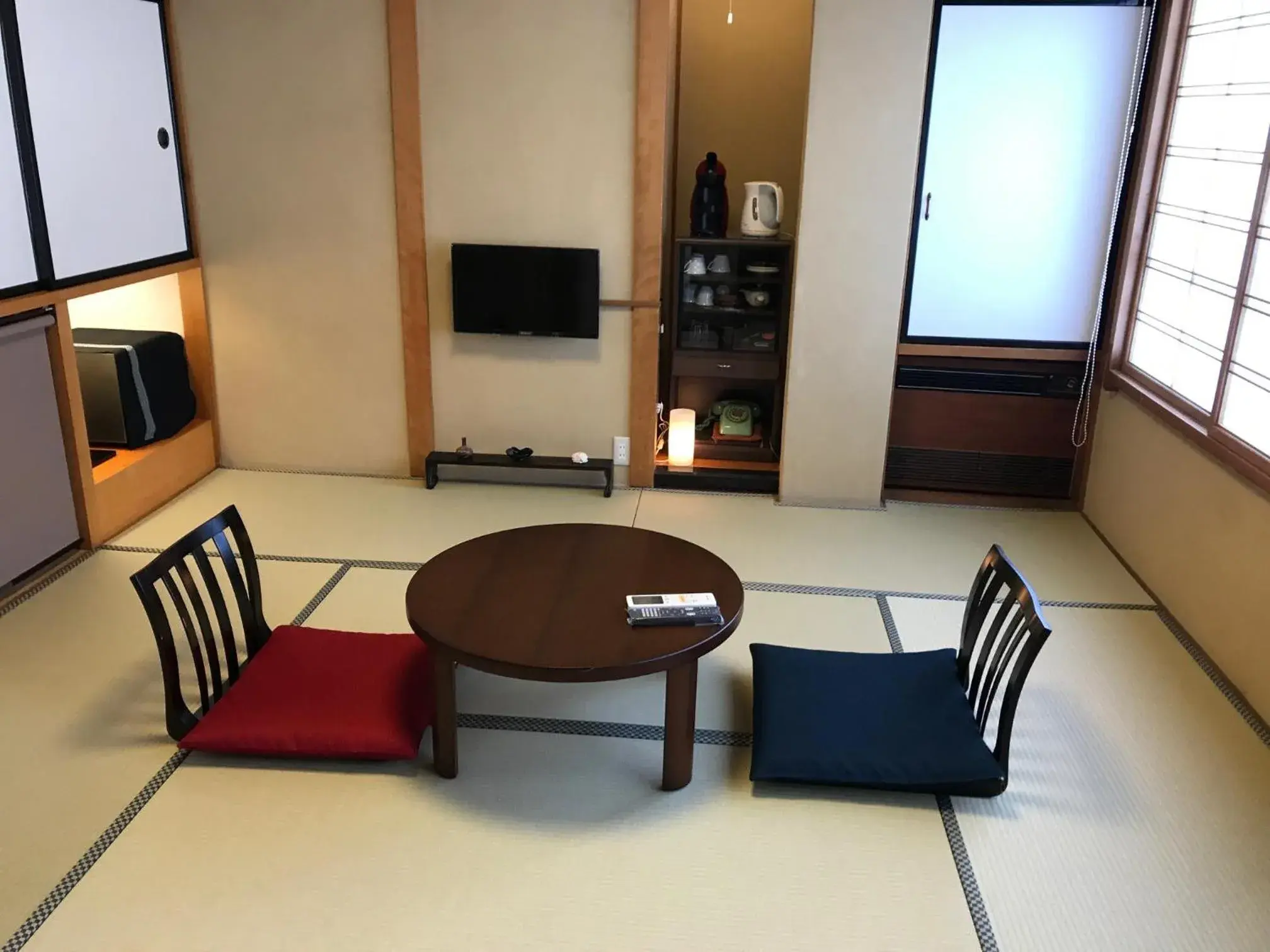 Photo of the whole room, Seating Area in Ryokan Oyado Koto No Yume