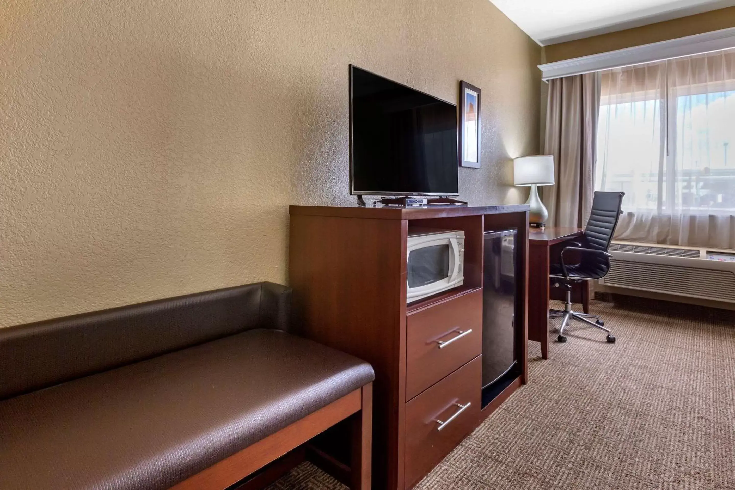 Photo of the whole room, TV/Entertainment Center in Comfort Inn & Suites Deming