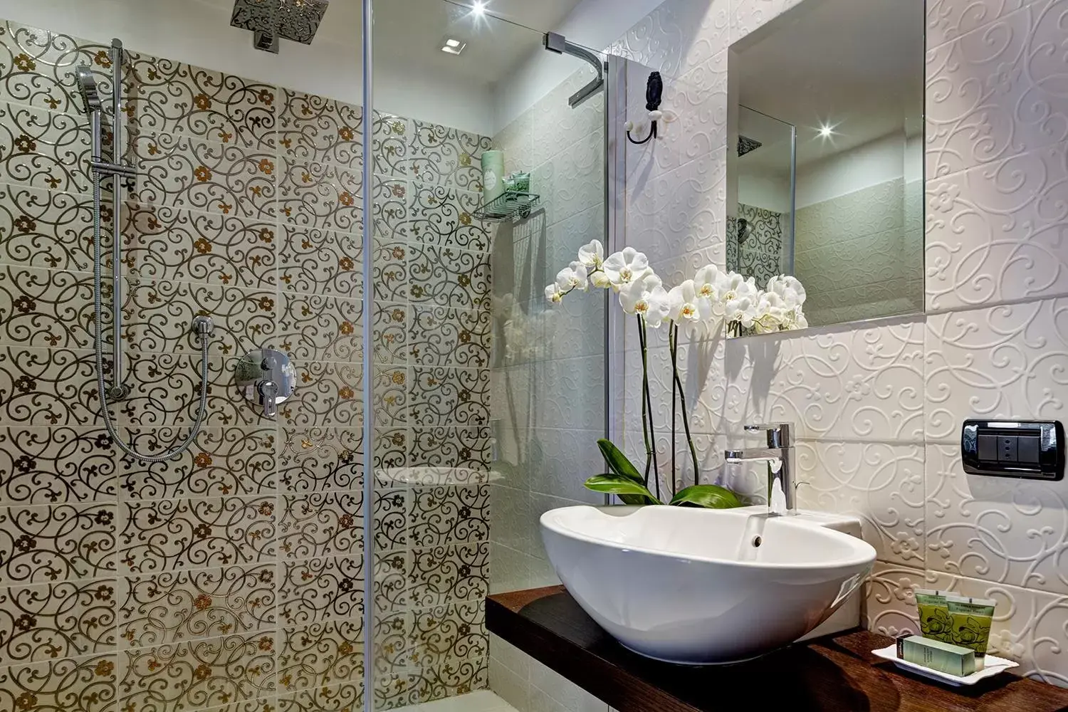 Shower, Bathroom in B&B Bloom Settimo Cielo