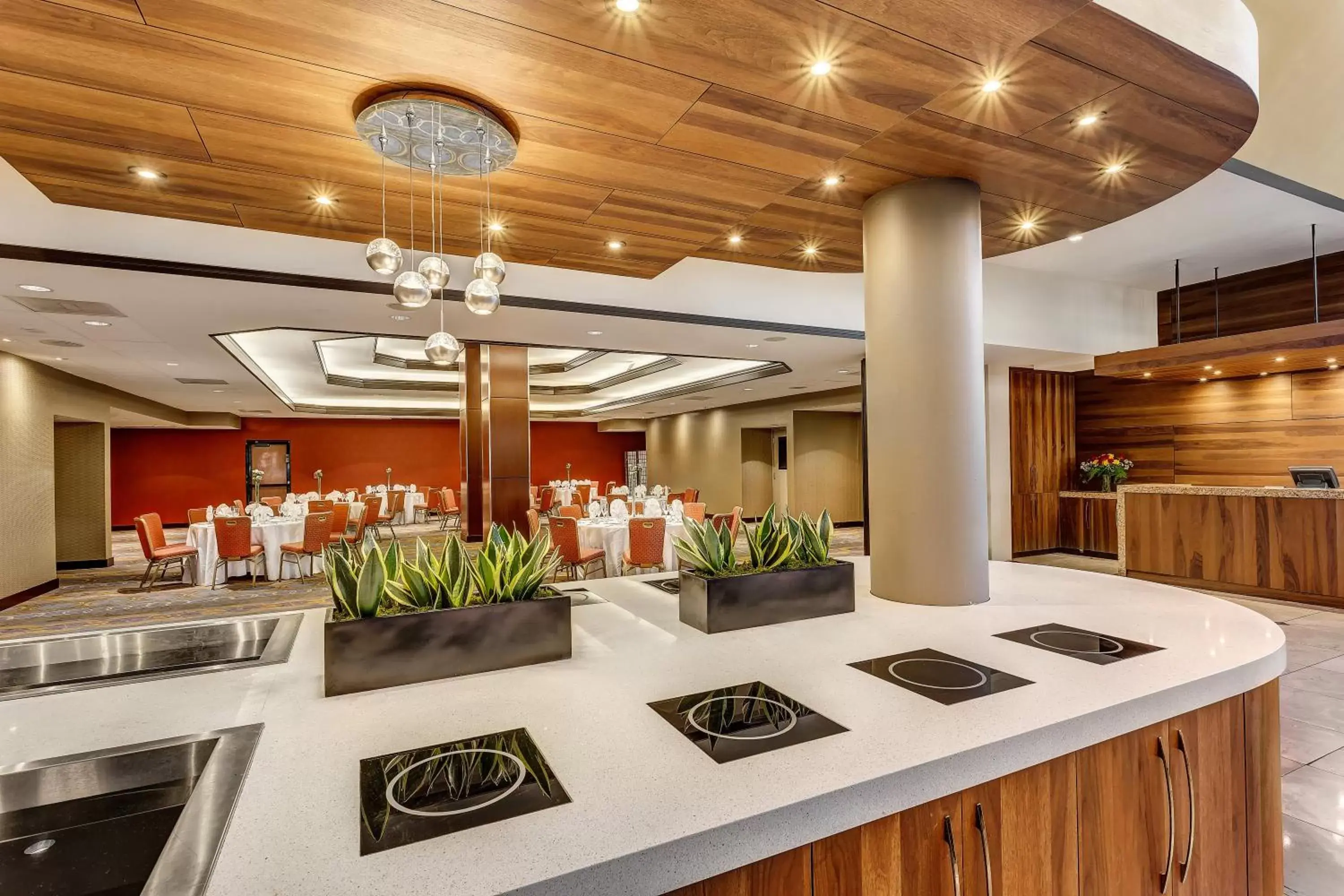 Meeting/conference room, Kitchen/Kitchenette in Crowne Plaza Hotel Foster City-San Mateo, an IHG Hotel