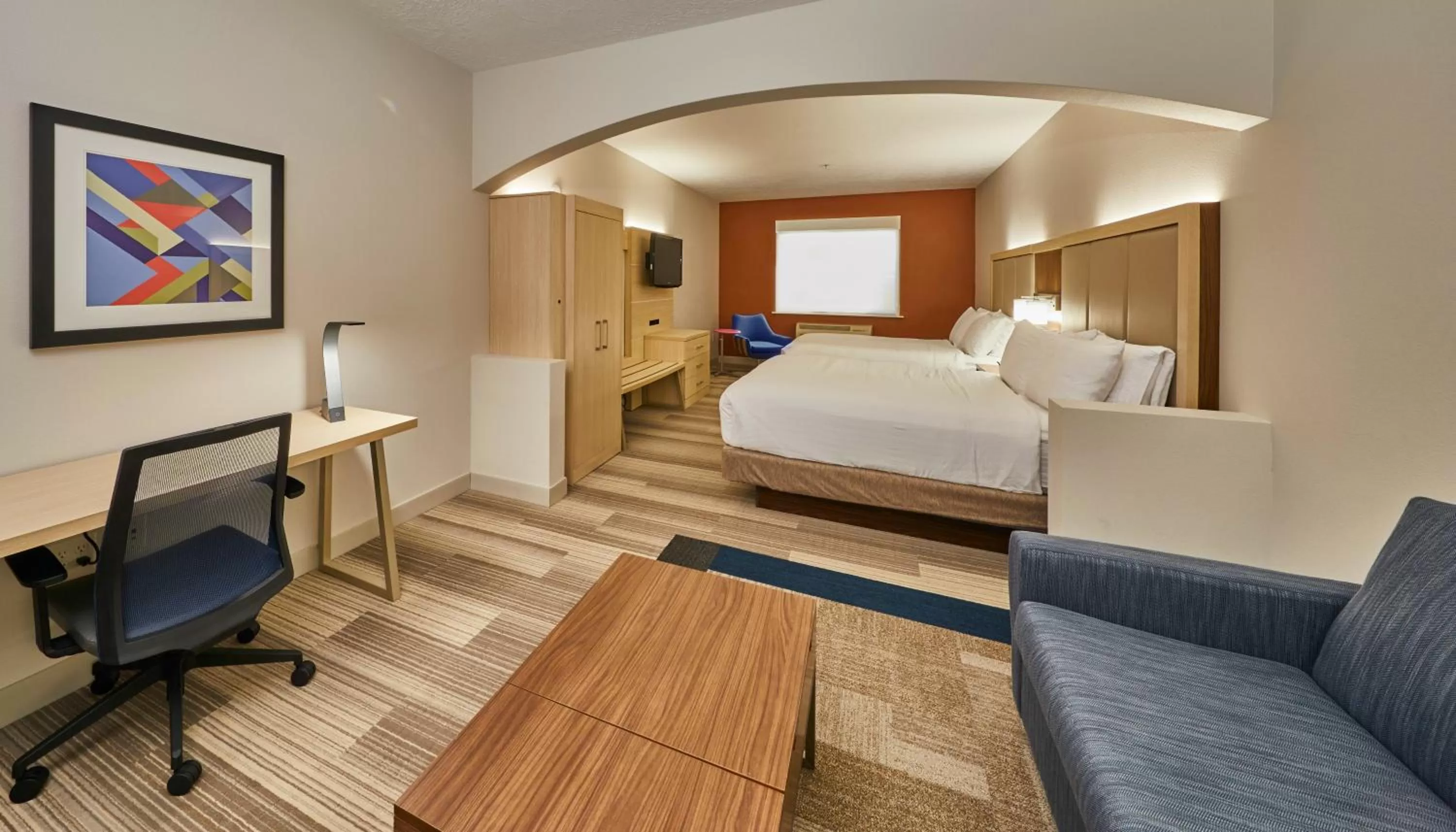 Photo of the whole room, Bed in Holiday Inn Express Hotel & Suites Medford-Central Point by IHG